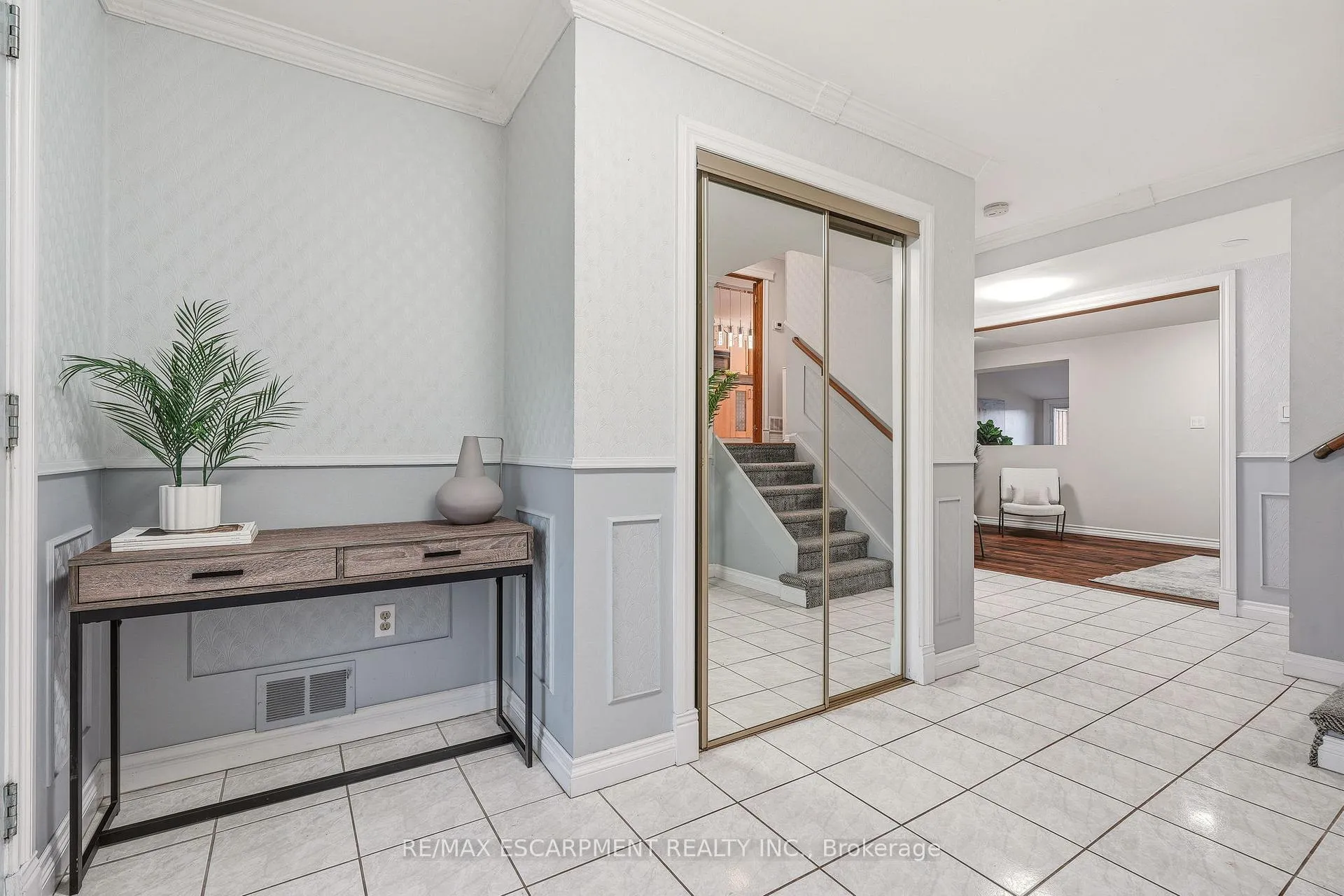 Photo 3 of 694 Mullin Way, Burlington, Appleby — HOMEH