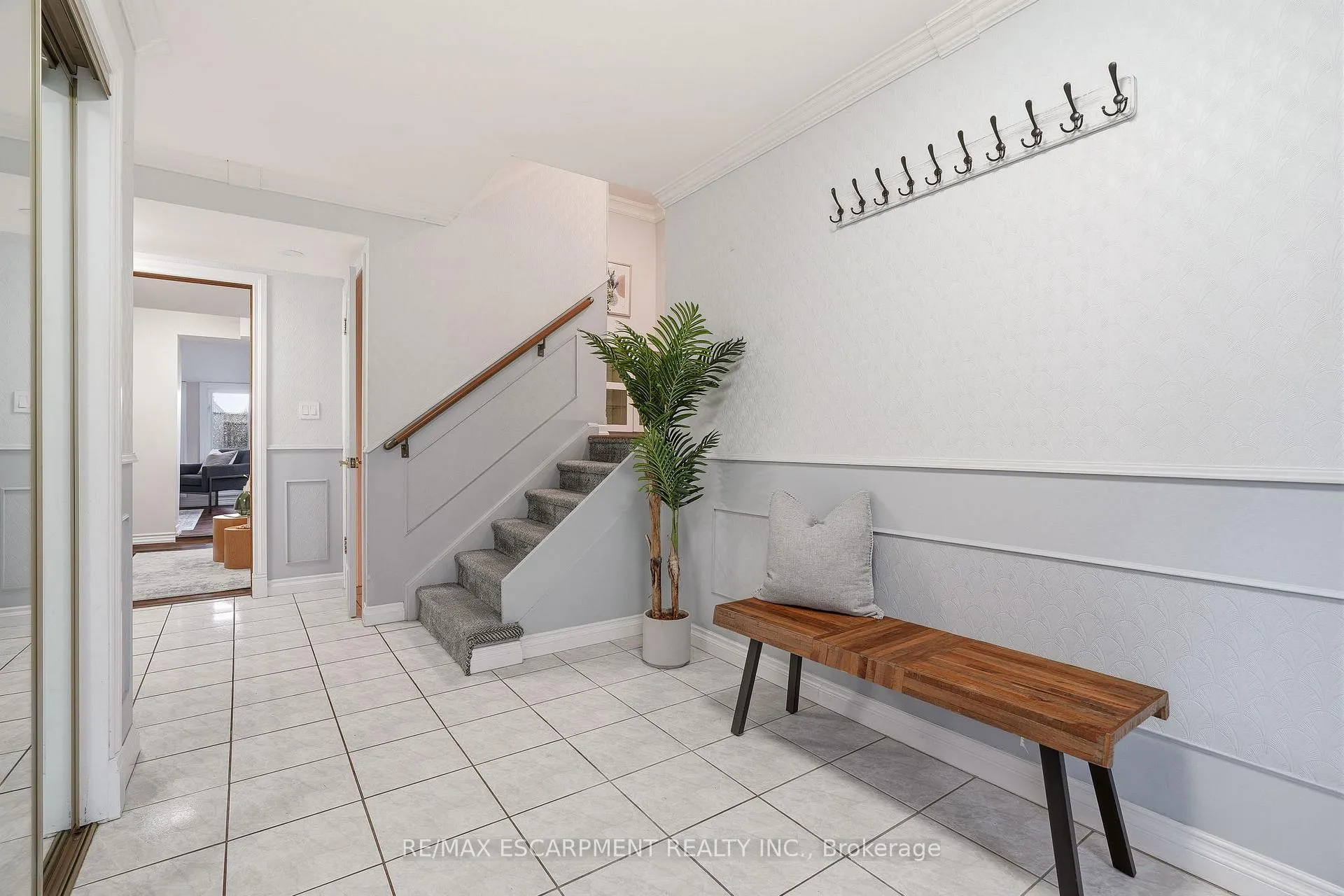 Photo 4 of 694 Mullin Way, Burlington, Appleby — HOMEH