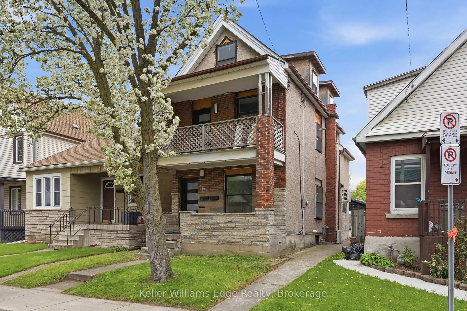 Front of 171 Rosslyn Avenue N