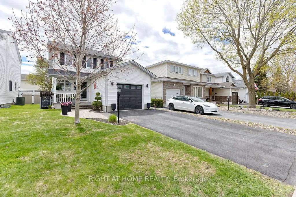 Photo 2 of 29 Peacock Crescent, Ottawa, Barrhaven - Cedargrove/Fraserdale — HOMEH