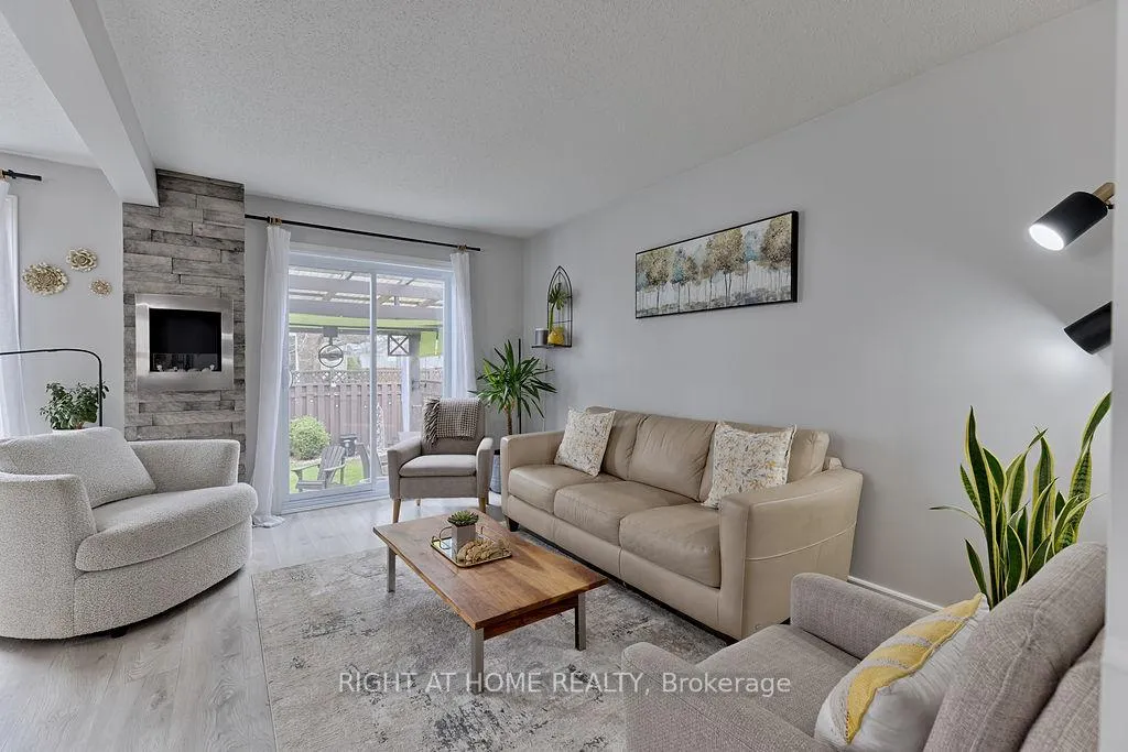 Photo 18 of 29 Peacock Crescent, Ottawa, Barrhaven - Cedargrove/Fraserdale — HOMEH
