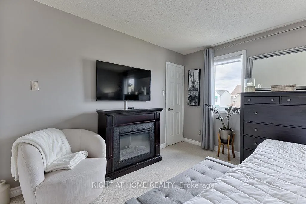 Photo 23 of 29 Peacock Crescent, Ottawa, Barrhaven - Cedargrove/Fraserdale — HOMEH