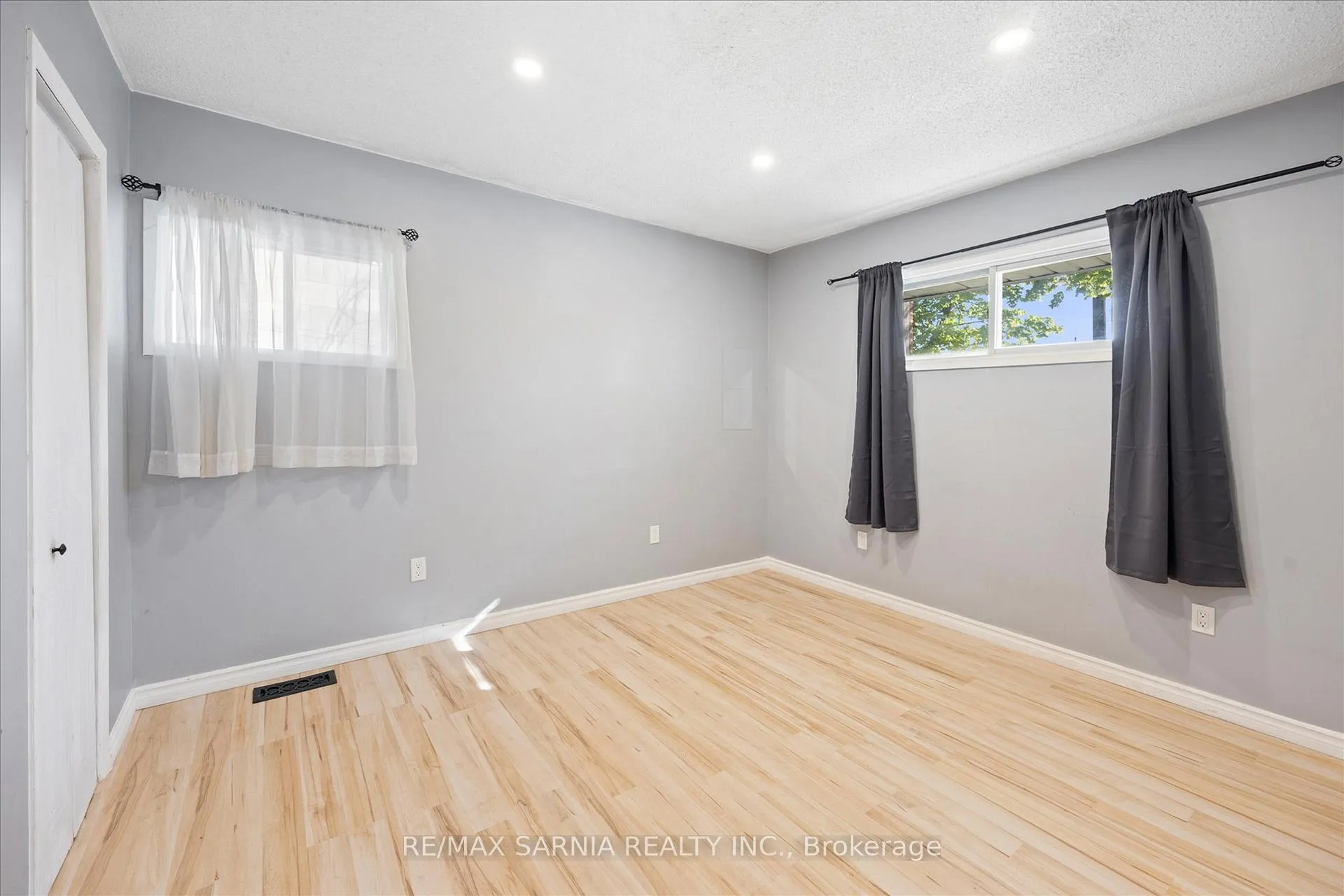 Photo 6 of 1515 Tourangeau Road, Windsor — HOMEH