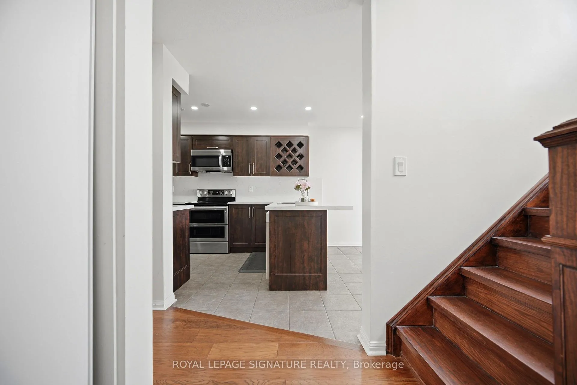 Photo 10 of 2909 Garnethill Way, Oakville, Westmount — HOMEH
