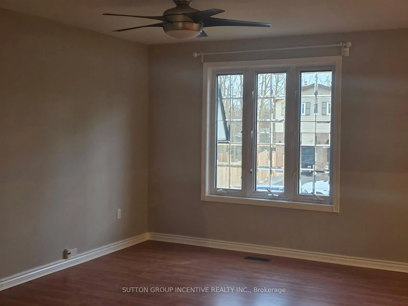Photo 9 of 50 Farmingdale Crescent, Barrie, Cundles East — HOMEH