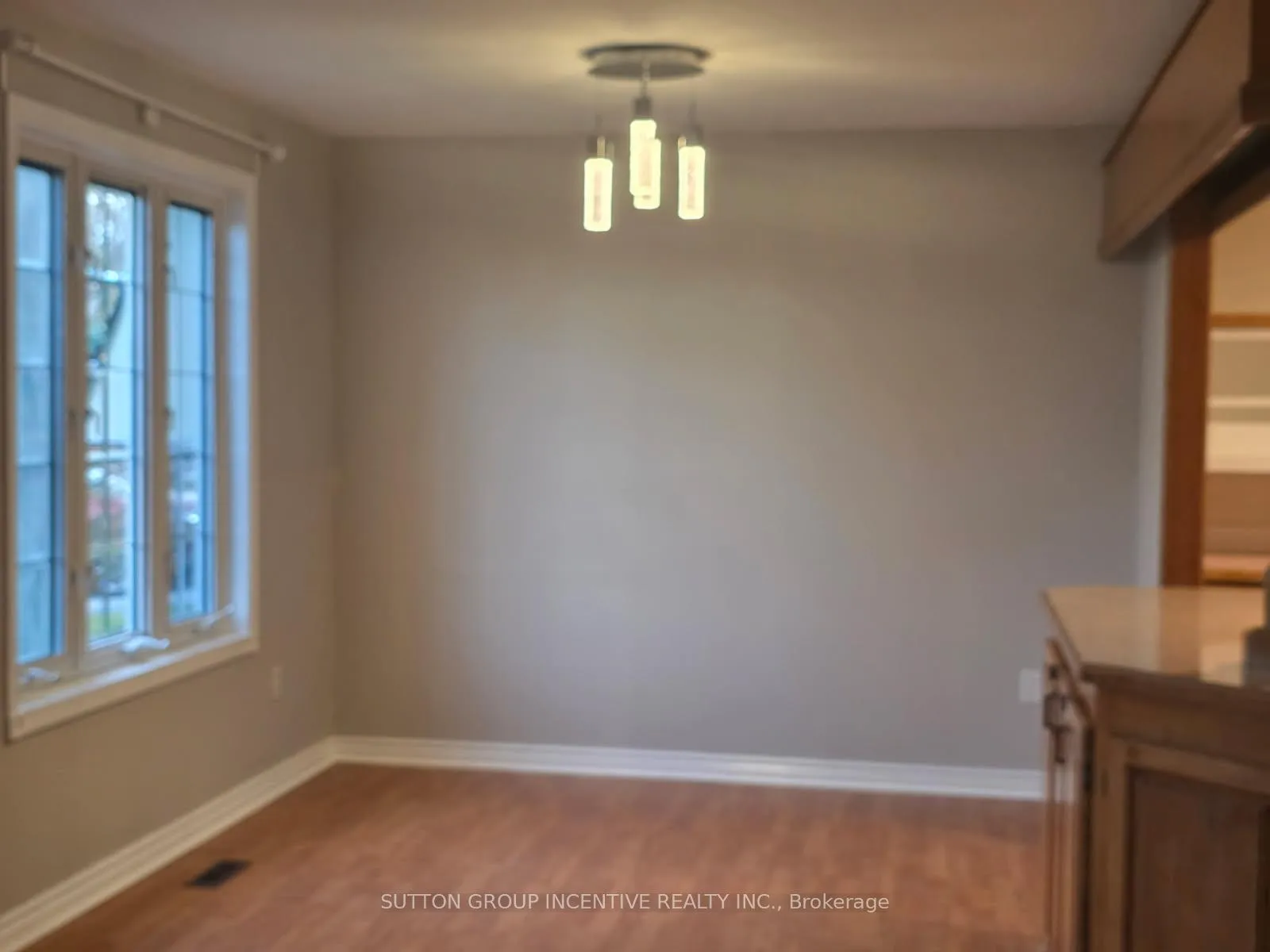 Photo 10 of 50 Farmingdale Crescent, Barrie, Cundles East — HOMEH