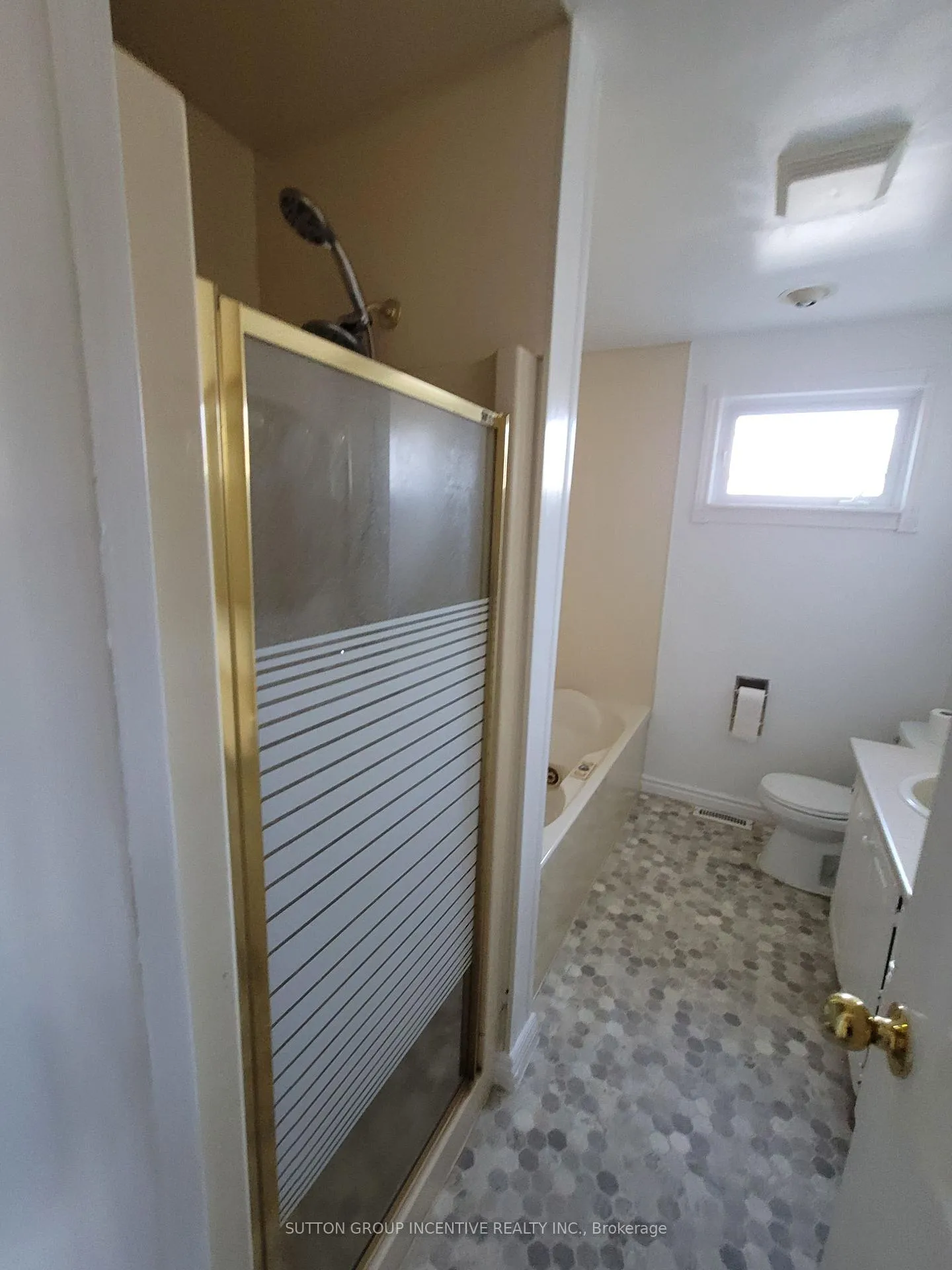 Photo 14 of 50 Farmingdale Crescent, Barrie, Cundles East — HOMEH