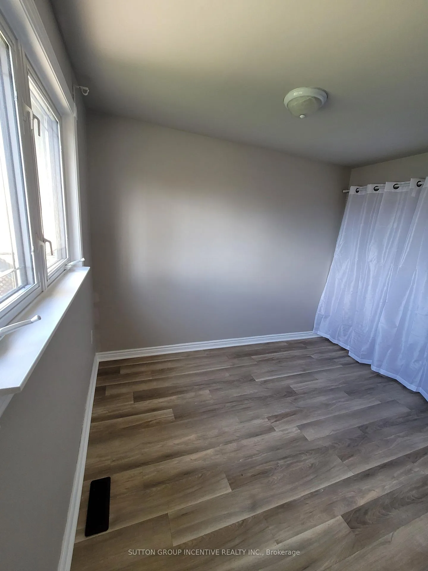 Photo 17 of 50 Farmingdale Crescent, Barrie, Cundles East — HOMEH