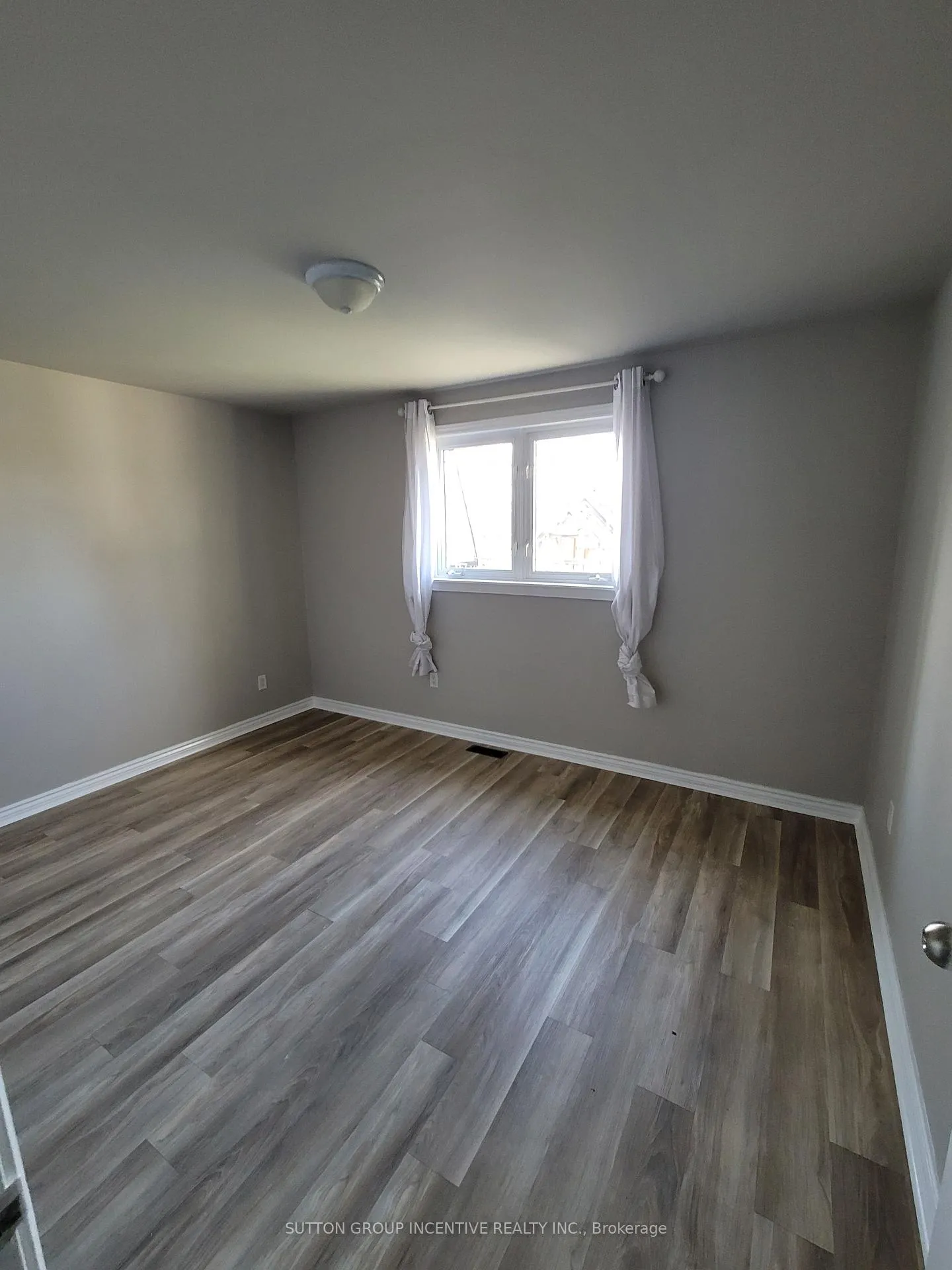 Photo 18 of 50 Farmingdale Crescent, Barrie, Cundles East — HOMEH