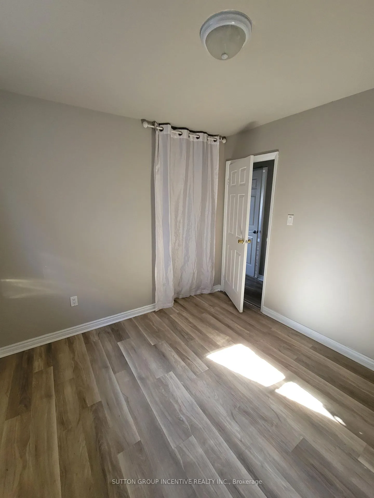 Photo 20 of 50 Farmingdale Crescent, Barrie, Cundles East — HOMEH