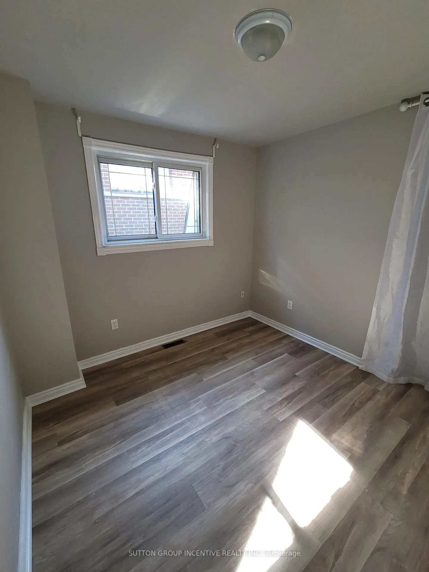 Photo 21 of 50 Farmingdale Crescent, Barrie, Cundles East — HOMEH