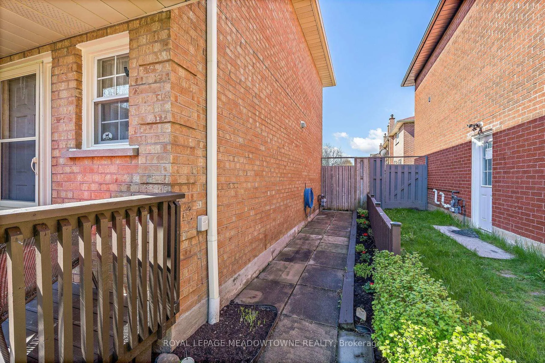 Photo 5 of 4 Shenstone Avenue, Brampton, Heart Lake West — HOMEH