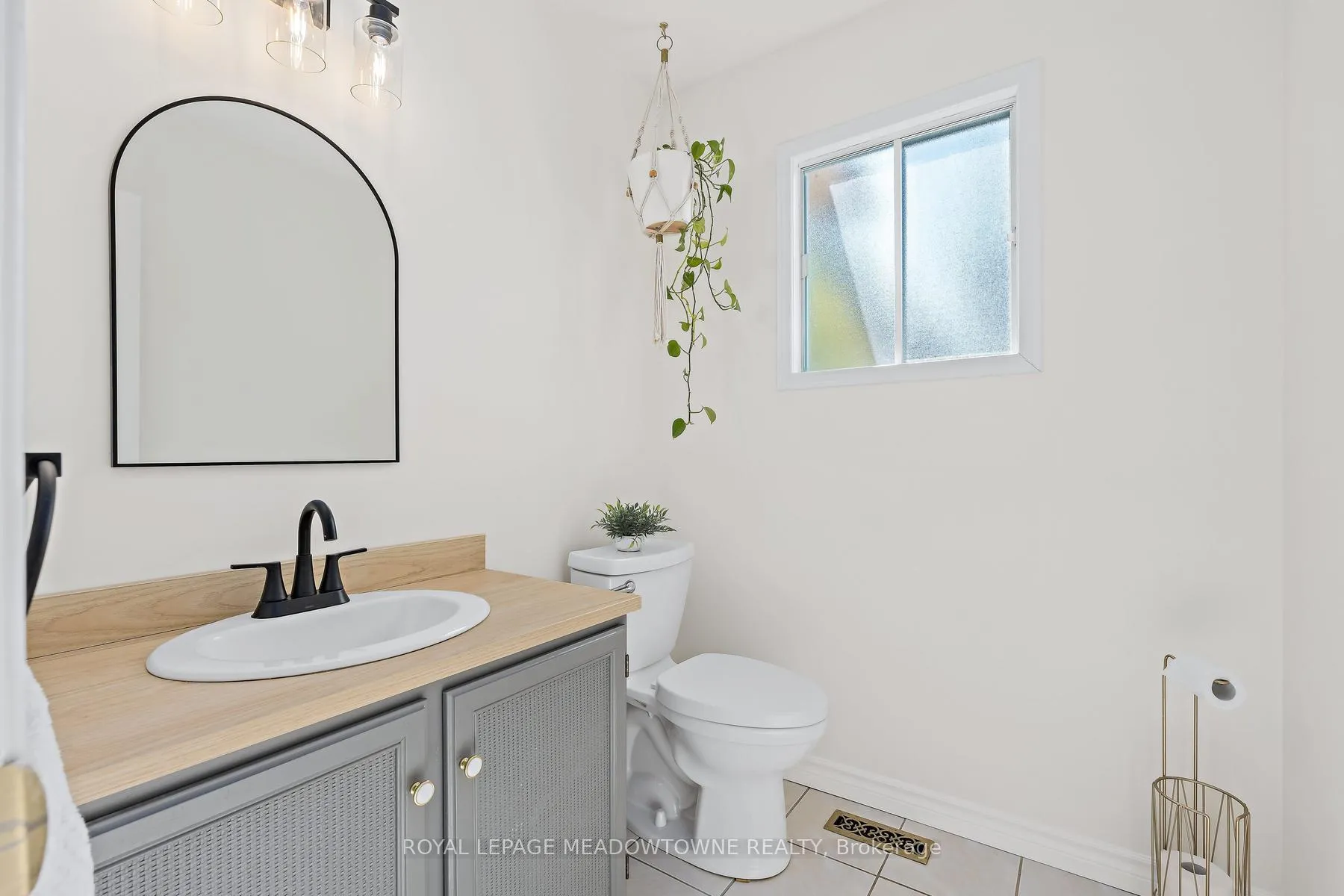 Photo 17 of 4 Shenstone Avenue, Brampton, Heart Lake West — HOMEH