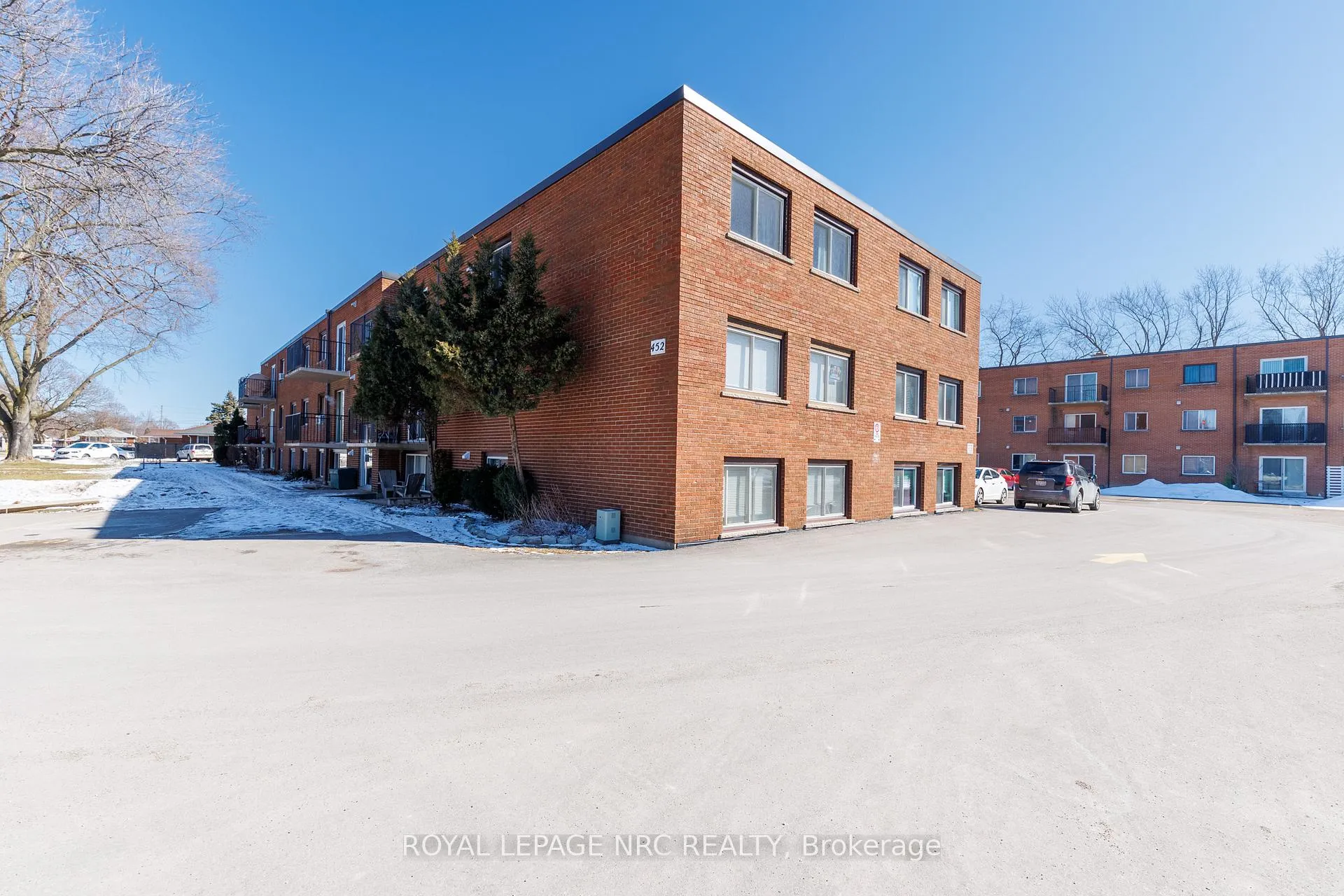 Photo 2 of Unit 36, 452 Carlton Street, St. Catharines, Facer — HOMEH