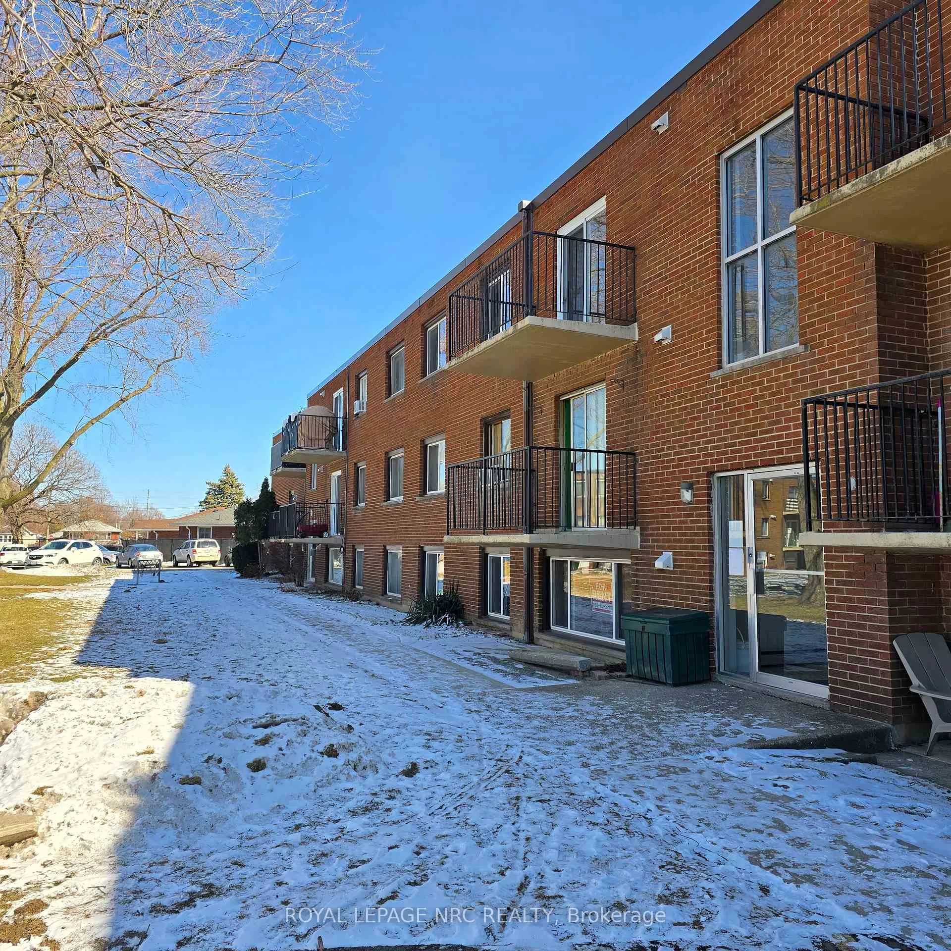Photo 3 of Unit 36, 452 Carlton Street, St. Catharines, Facer — HOMEH