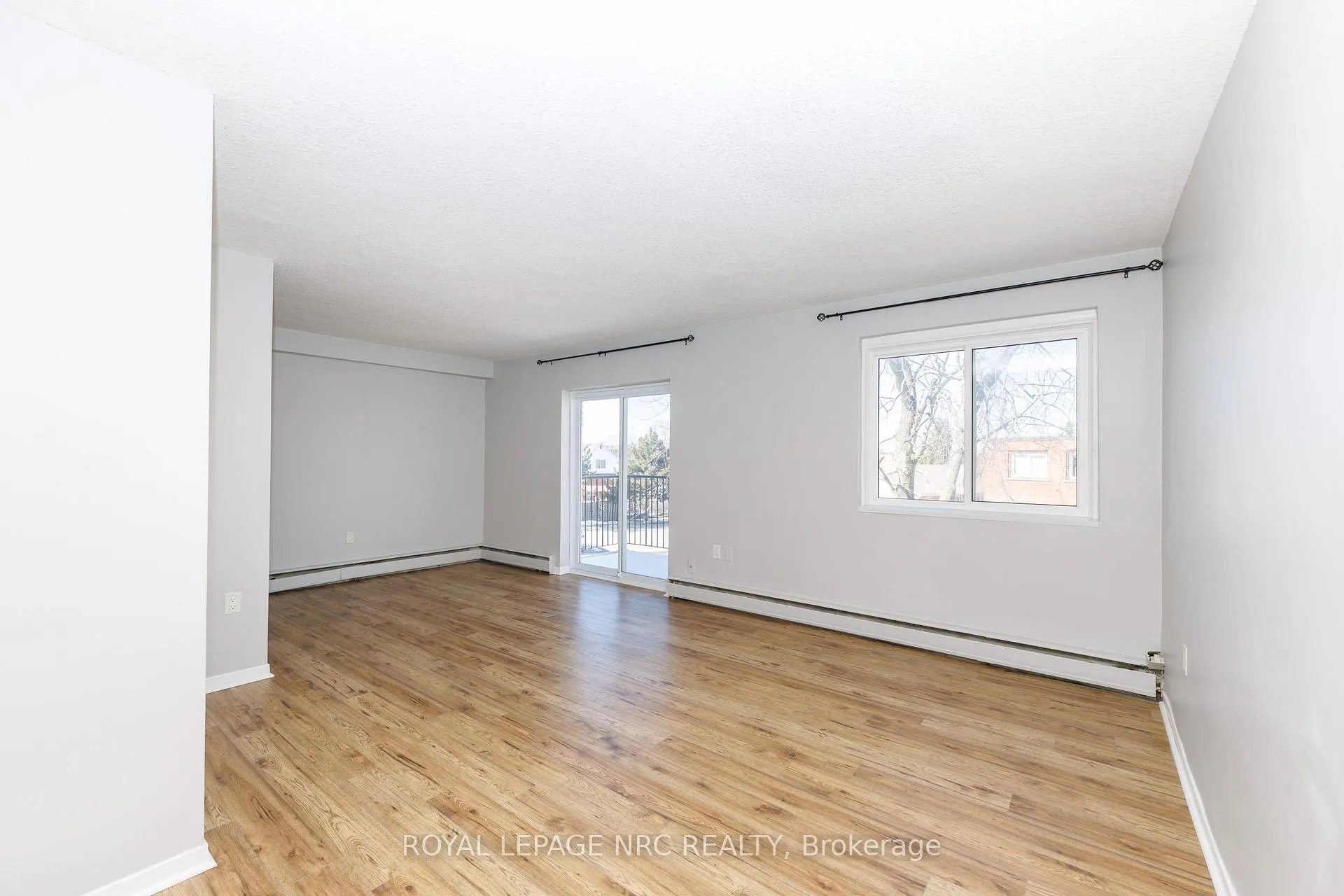 Photo 4 of Unit 36, 452 Carlton Street, St. Catharines, Facer — HOMEH