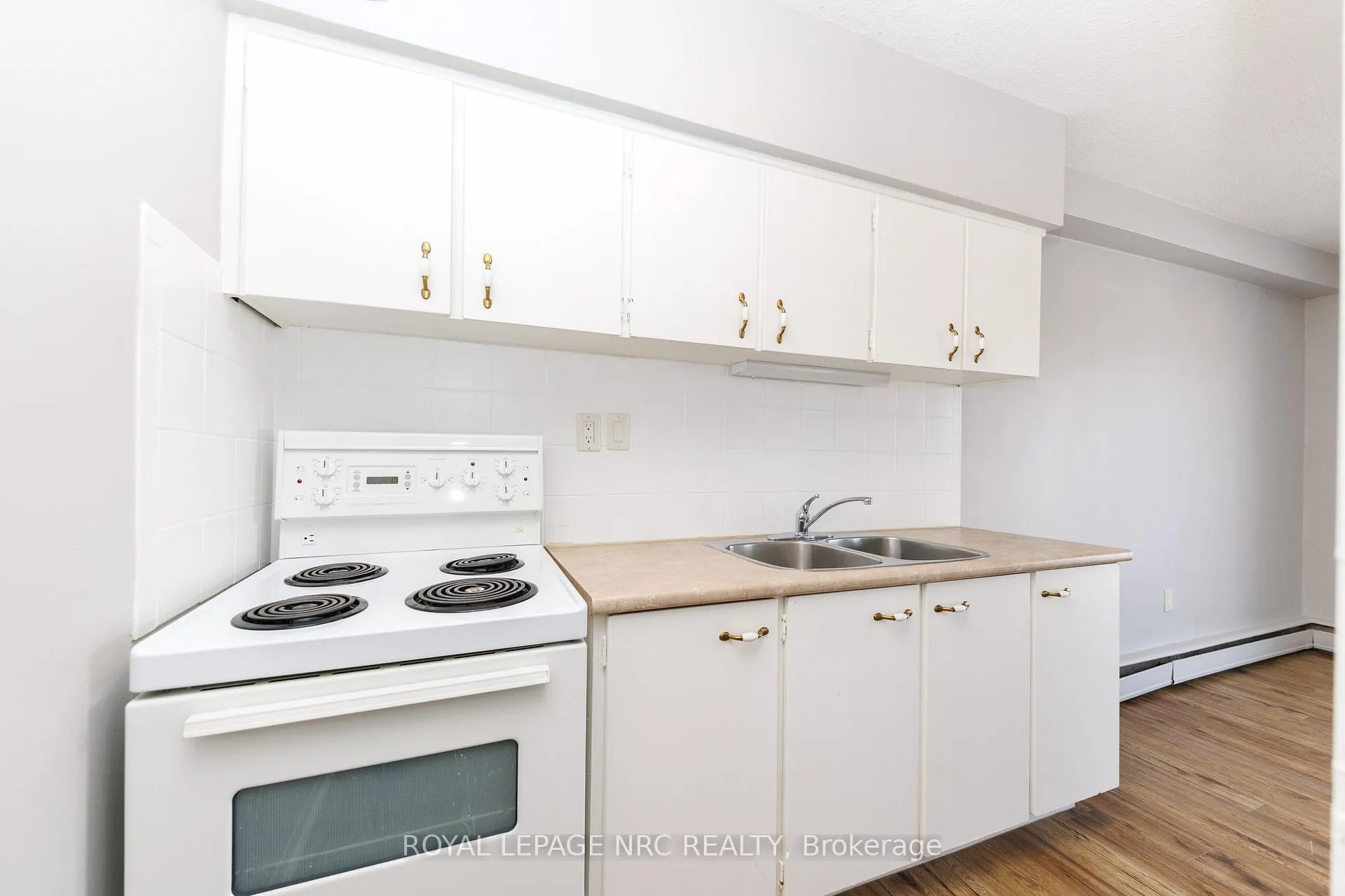 Photo 11 of Unit 36, 452 Carlton Street, St. Catharines, Facer — HOMEH