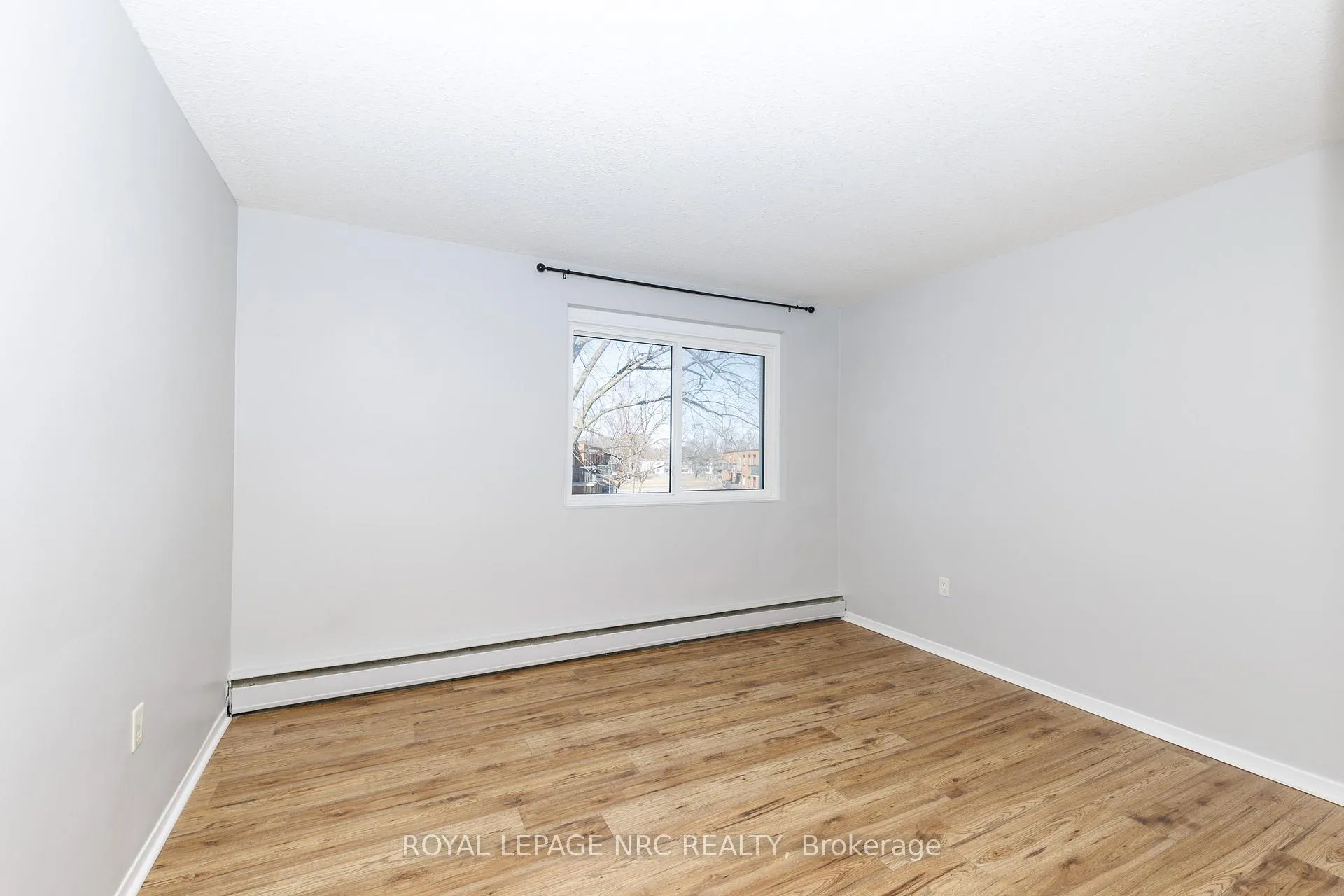 Photo 13 of Unit 36, 452 Carlton Street, St. Catharines, Facer — HOMEH