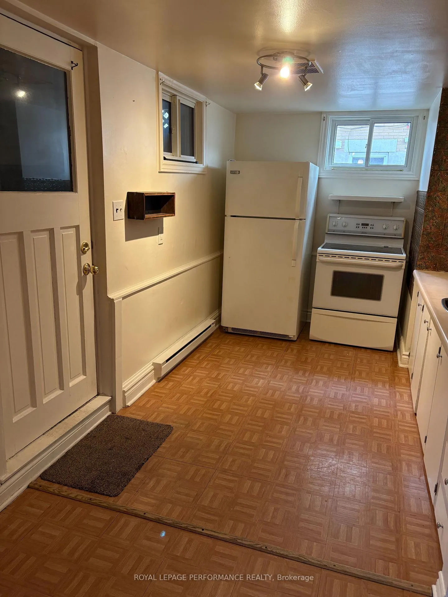 Photo 3 of 391 Peach Tree Lane, Ottawa, Viscount Alexander Park — HOMEH