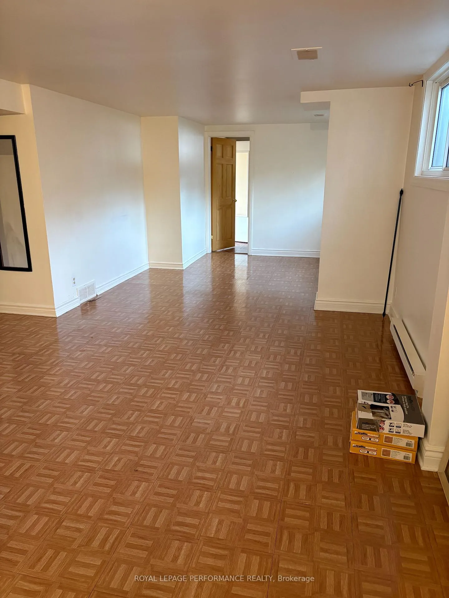 Photo 4 of 391 Peach Tree Lane, Ottawa, Viscount Alexander Park — HOMEH
