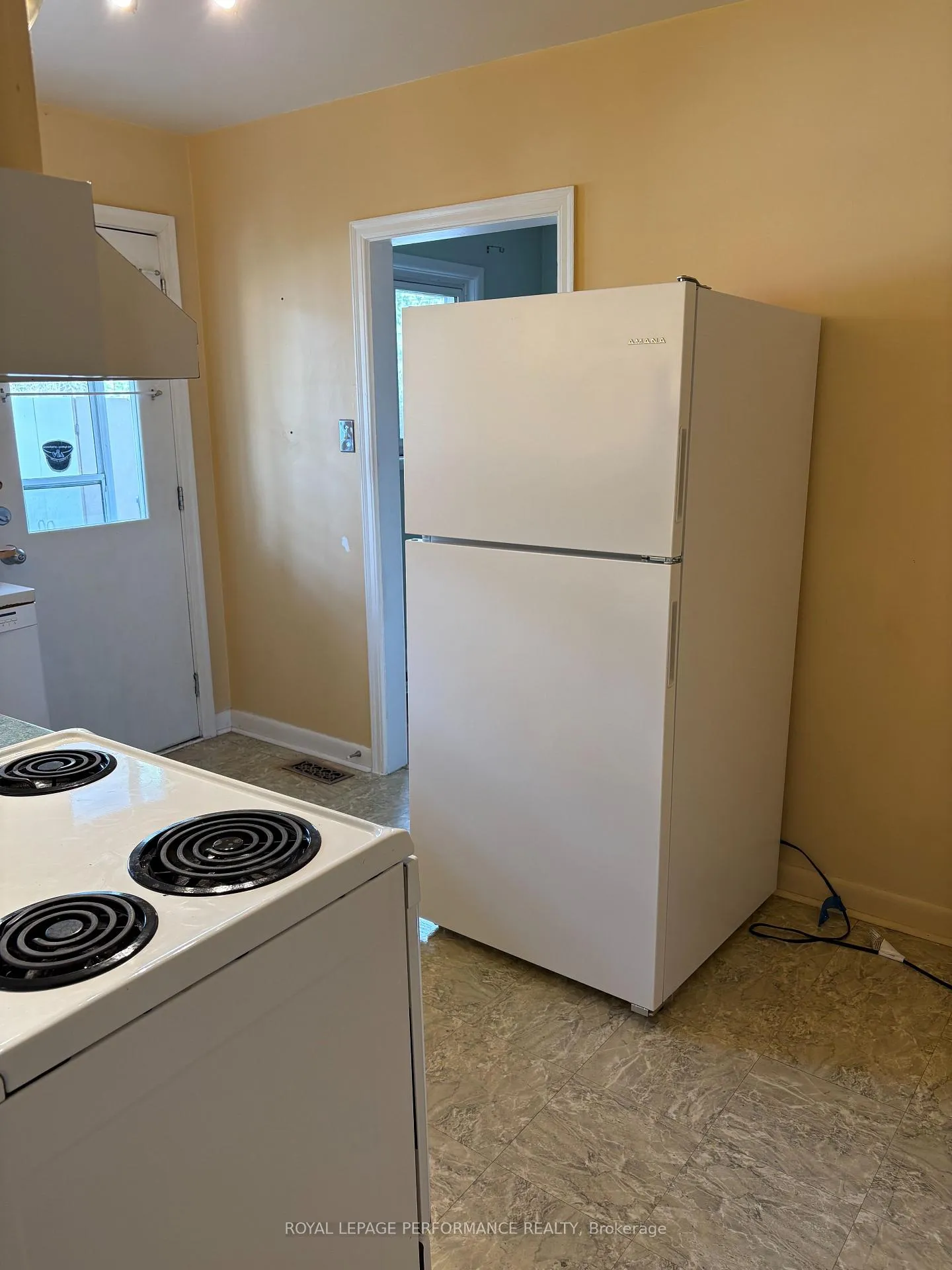 Photo 10 of 391 Peach Tree Lane, Ottawa, Viscount Alexander Park — HOMEH