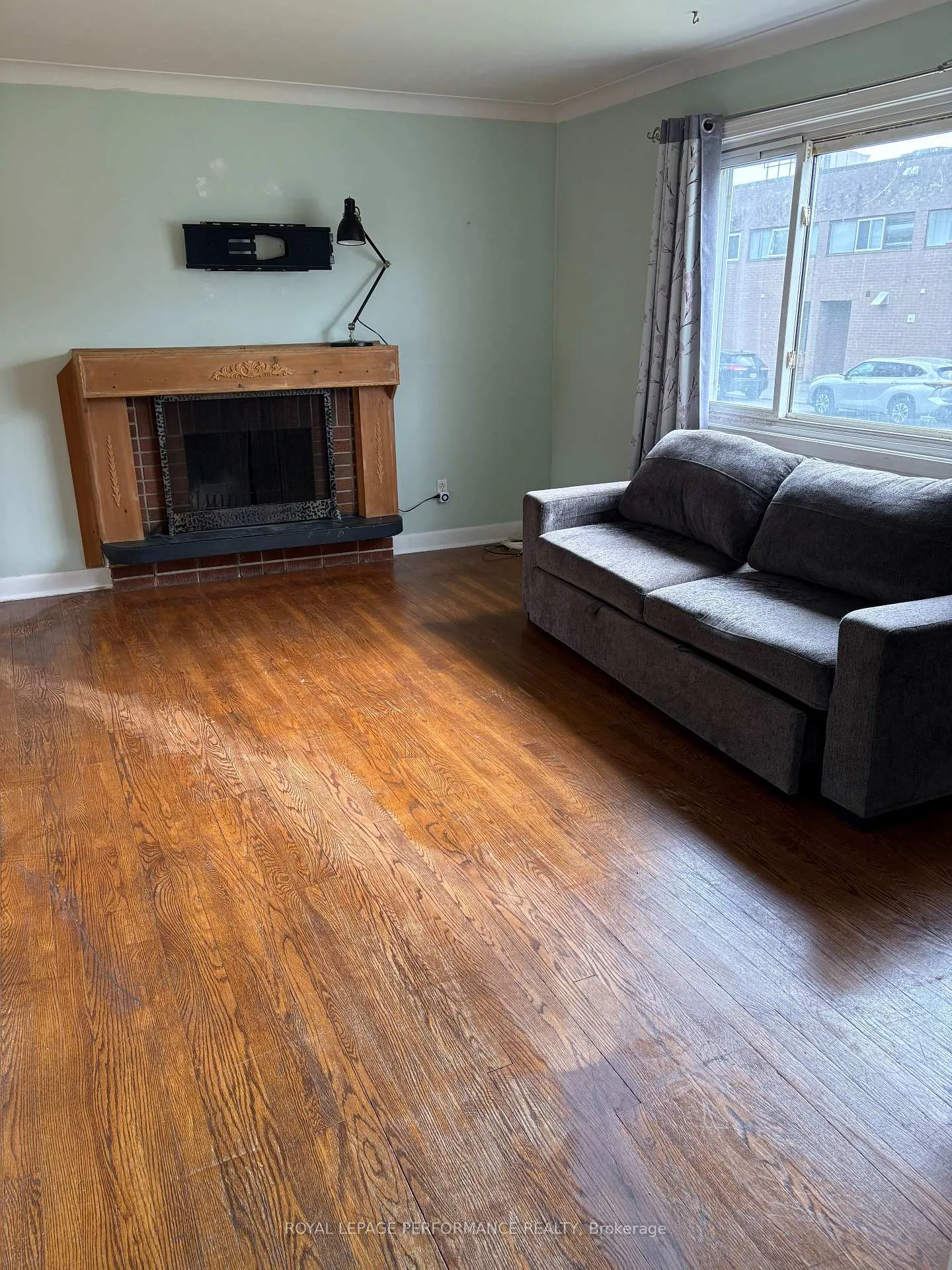 Photo 12 of 391 Peach Tree Lane, Ottawa, Viscount Alexander Park — HOMEH