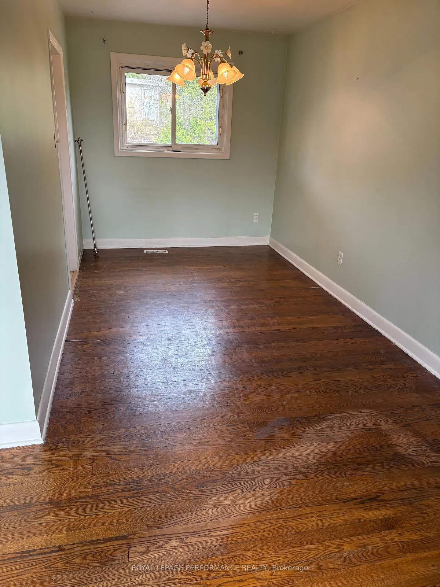 Photo 13 of 391 Peach Tree Lane, Ottawa, Viscount Alexander Park — HOMEH