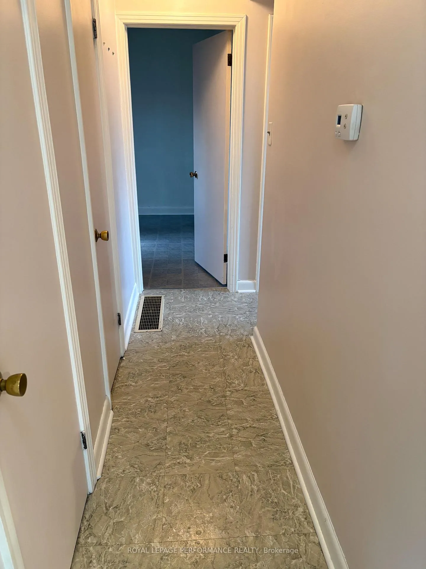 Photo 14 of 391 Peach Tree Lane, Ottawa, Viscount Alexander Park — HOMEH