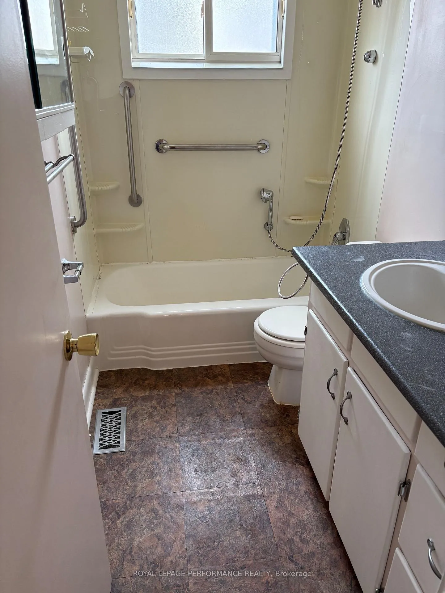 Photo 16 of 391 Peach Tree Lane, Ottawa, Viscount Alexander Park — HOMEH