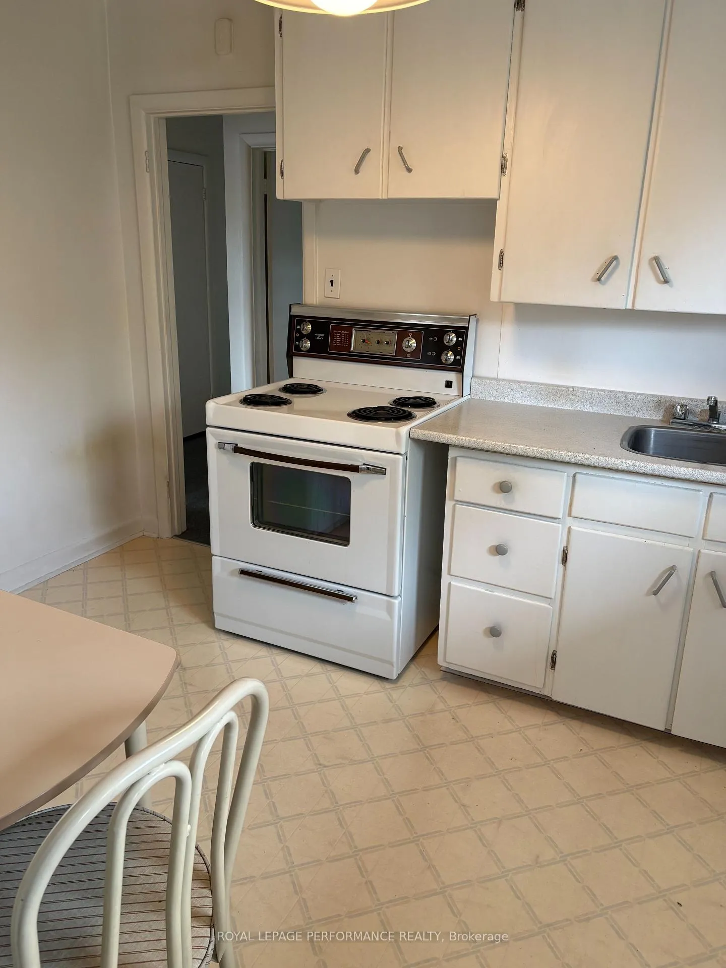 Photo 20 of 391 Peach Tree Lane, Ottawa, Viscount Alexander Park — HOMEH