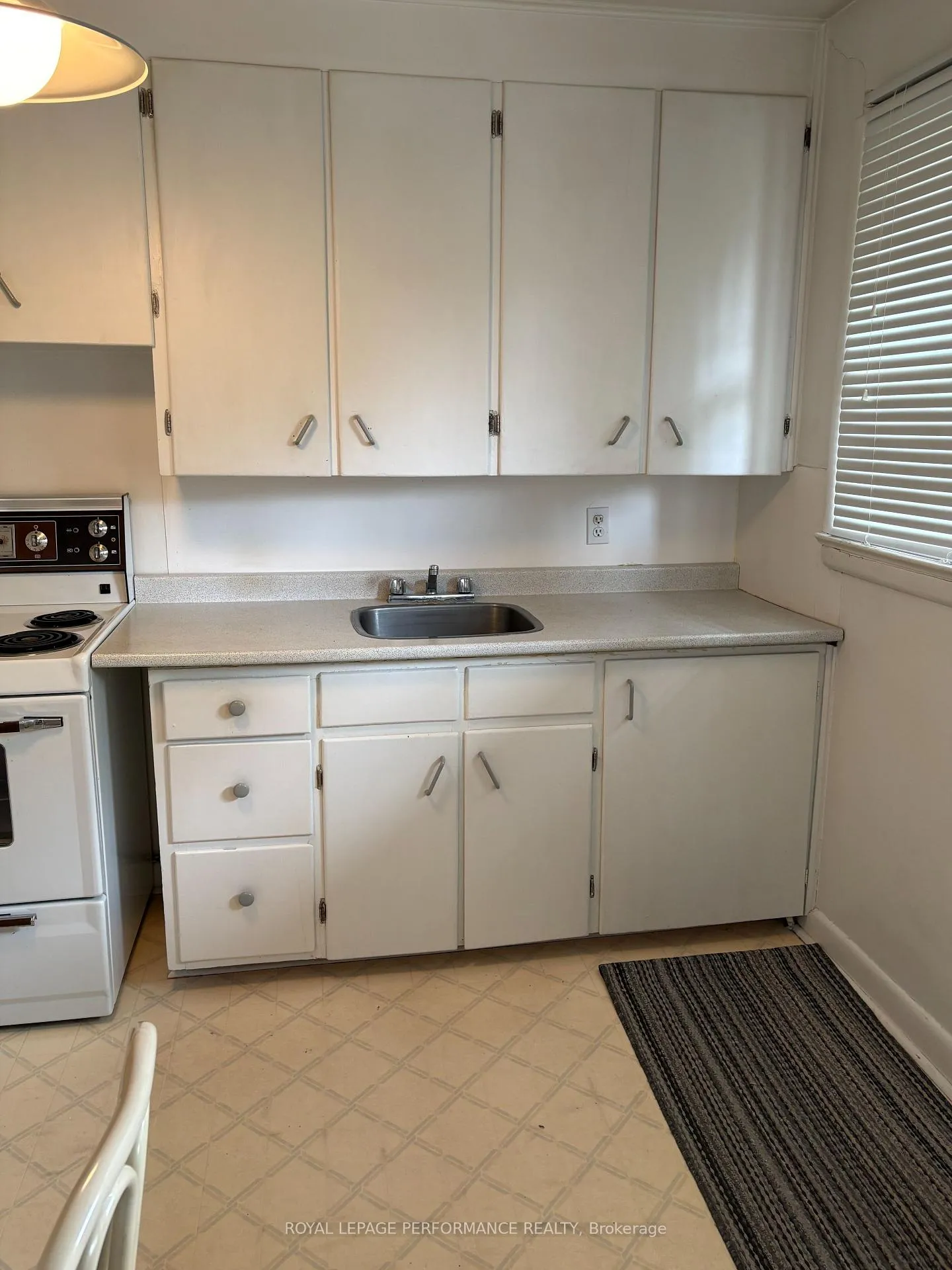 Photo 21 of 391 Peach Tree Lane, Ottawa, Viscount Alexander Park — HOMEH