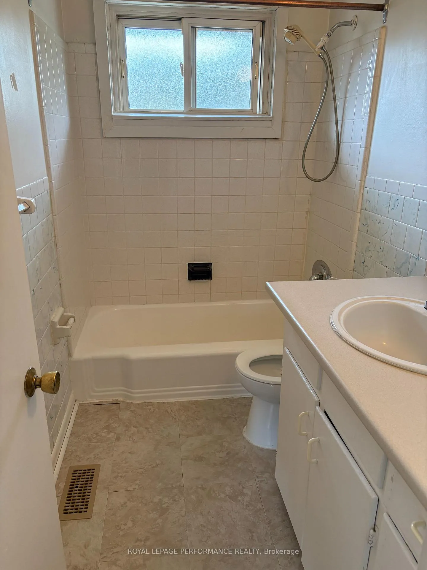 Photo 24 of 391 Peach Tree Lane, Ottawa, Viscount Alexander Park — HOMEH