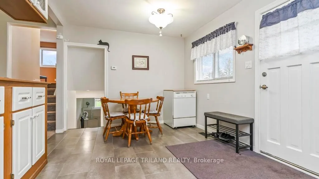 Photo 11 of 66 Garland Crescent, London, East I — HOMEH