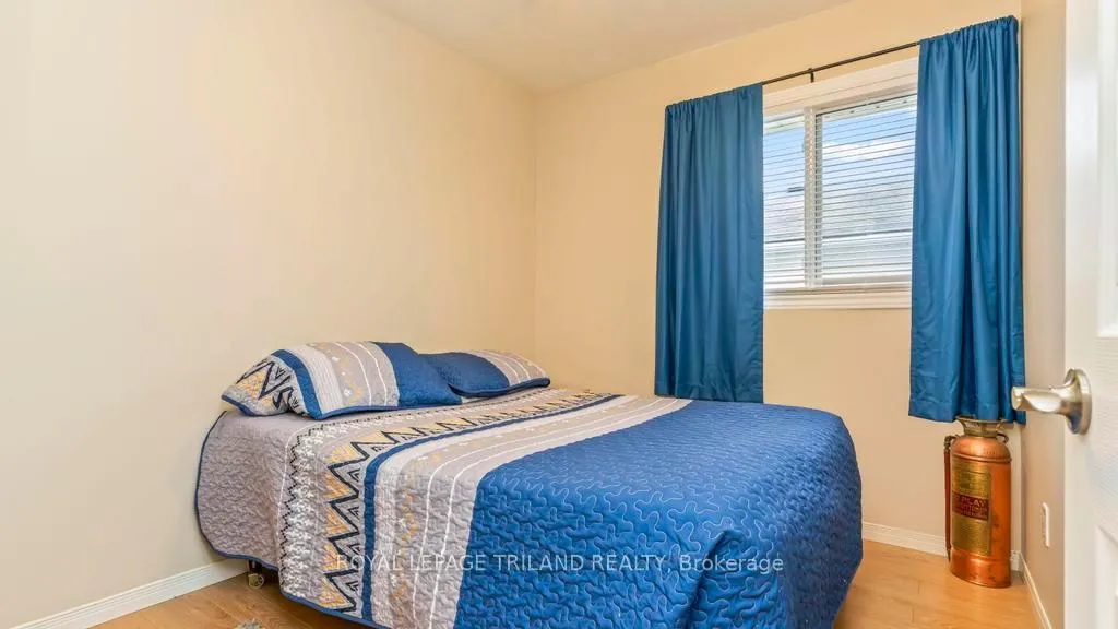 Photo 13 of 66 Garland Crescent, London, East I — HOMEH