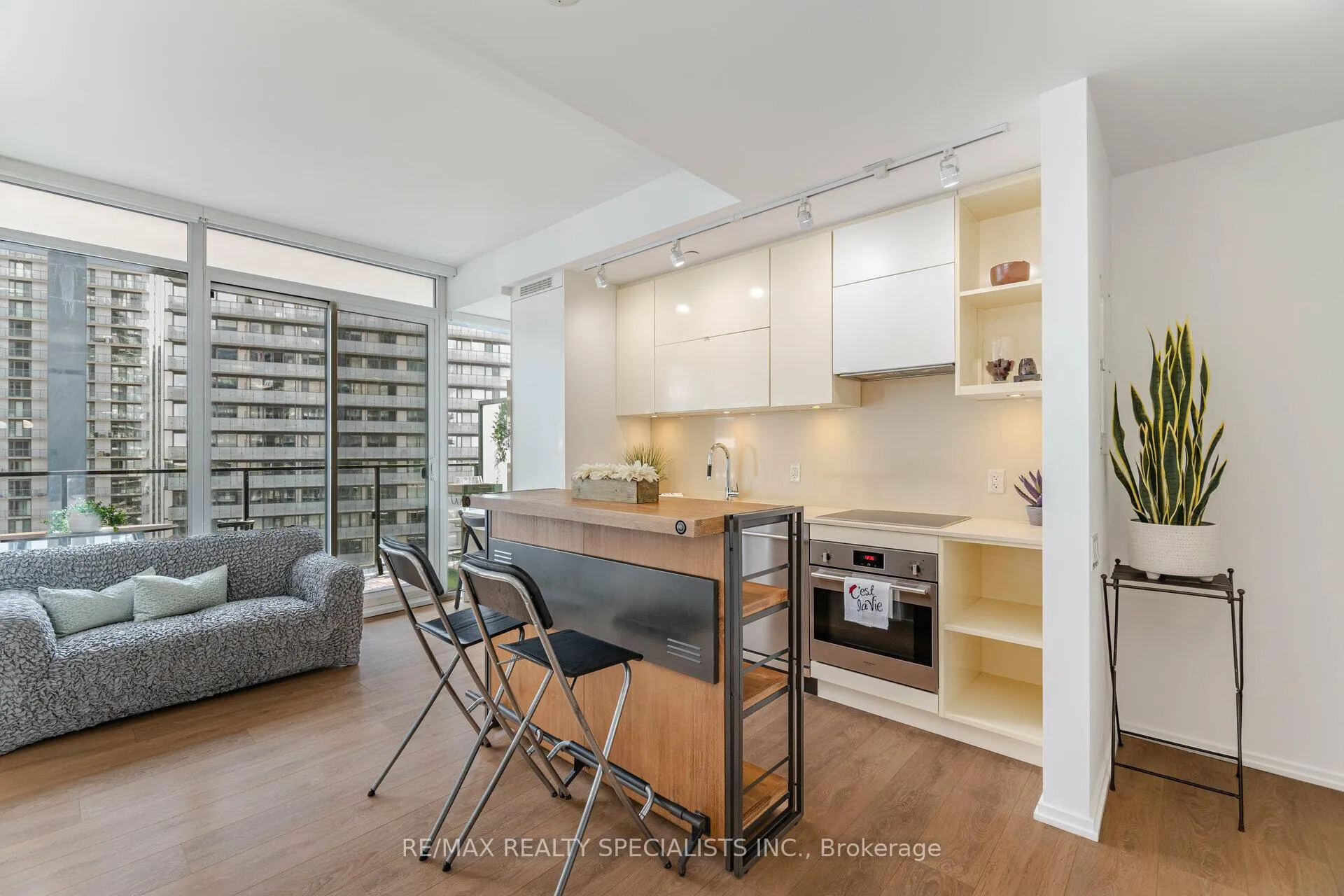 Front of Unit 3012, 125 Peter Street