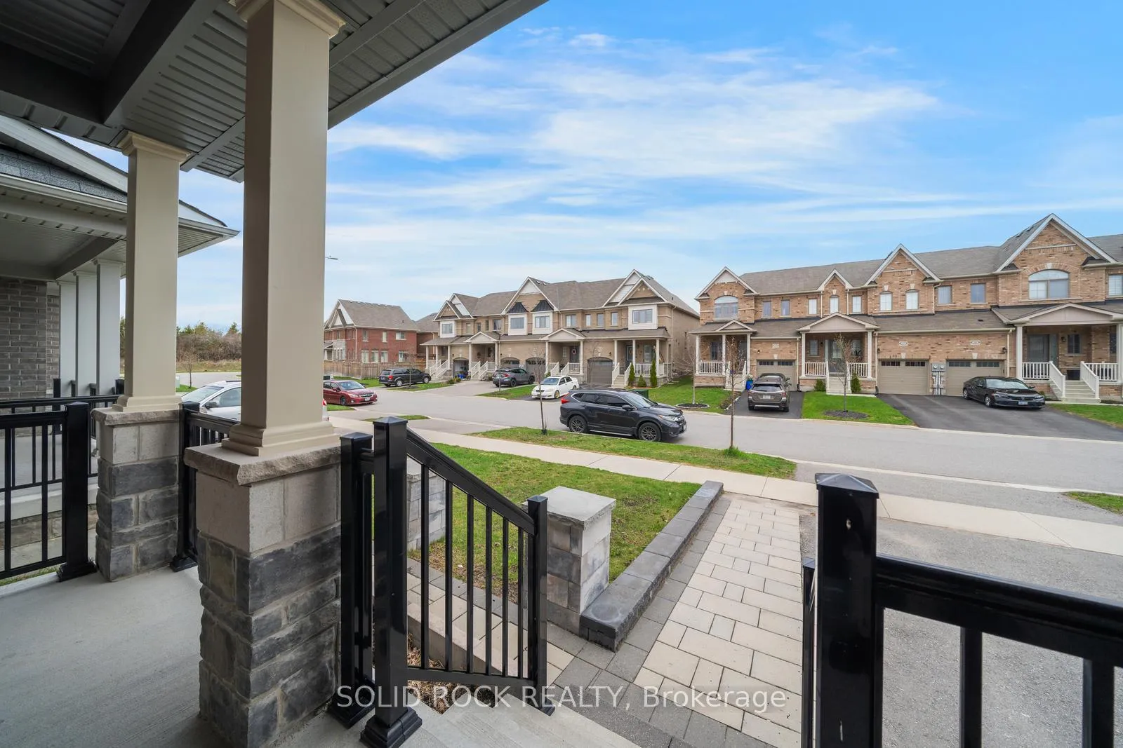 Photo 4 of 22 Tait Crescent, Clarington, Bowmanville — HOMEH