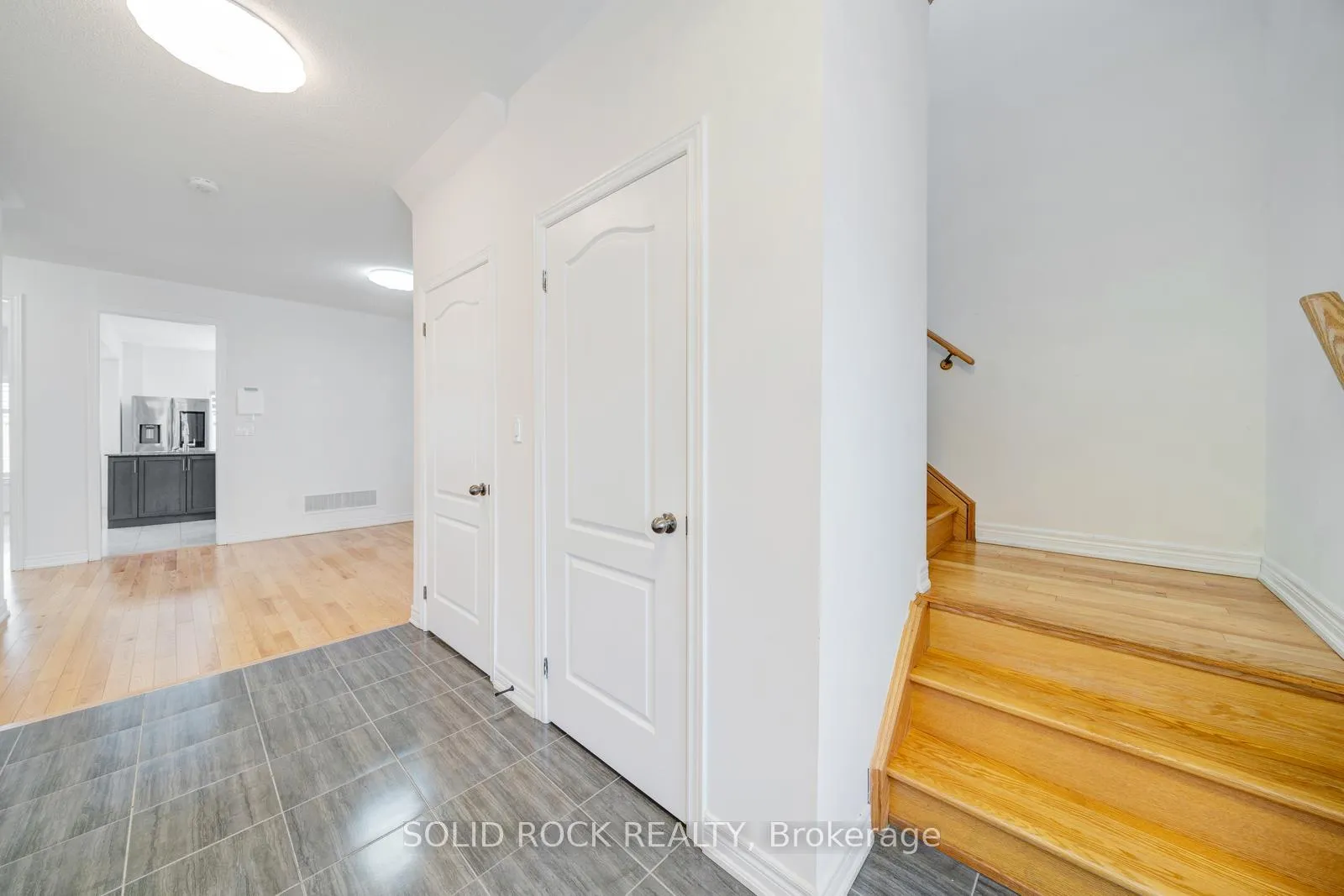 Photo 5 of 22 Tait Crescent, Clarington, Bowmanville — HOMEH