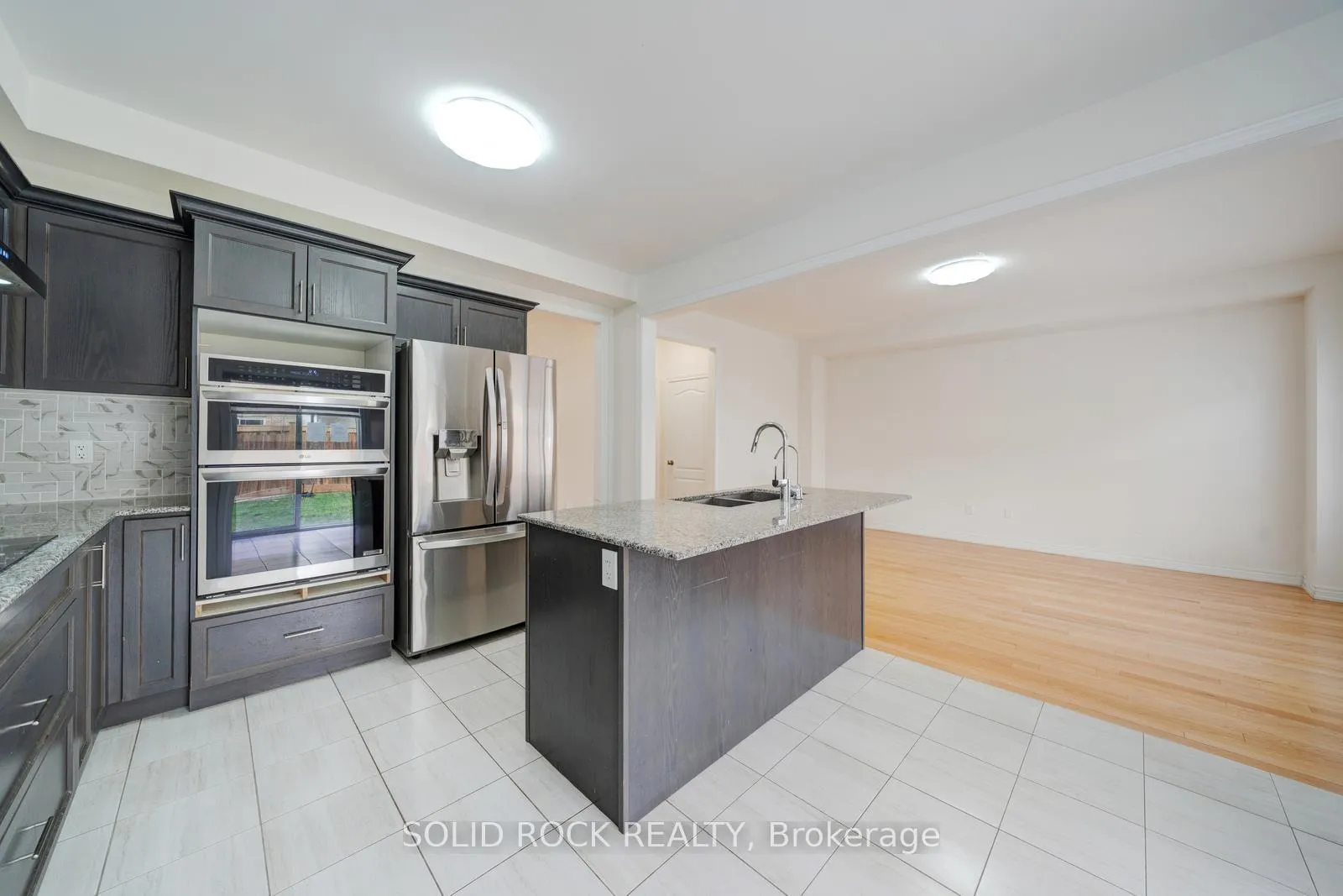 Photo 16 of 22 Tait Crescent, Clarington, Bowmanville — HOMEH