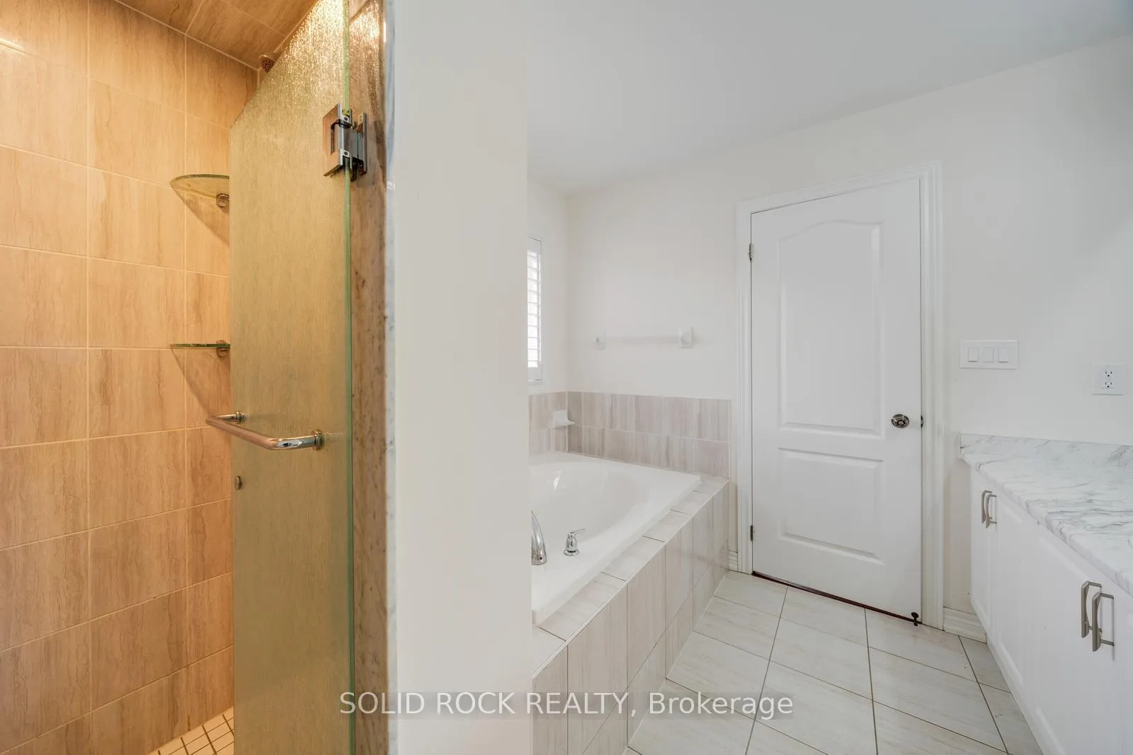 Photo 24 of 22 Tait Crescent, Clarington, Bowmanville — HOMEH