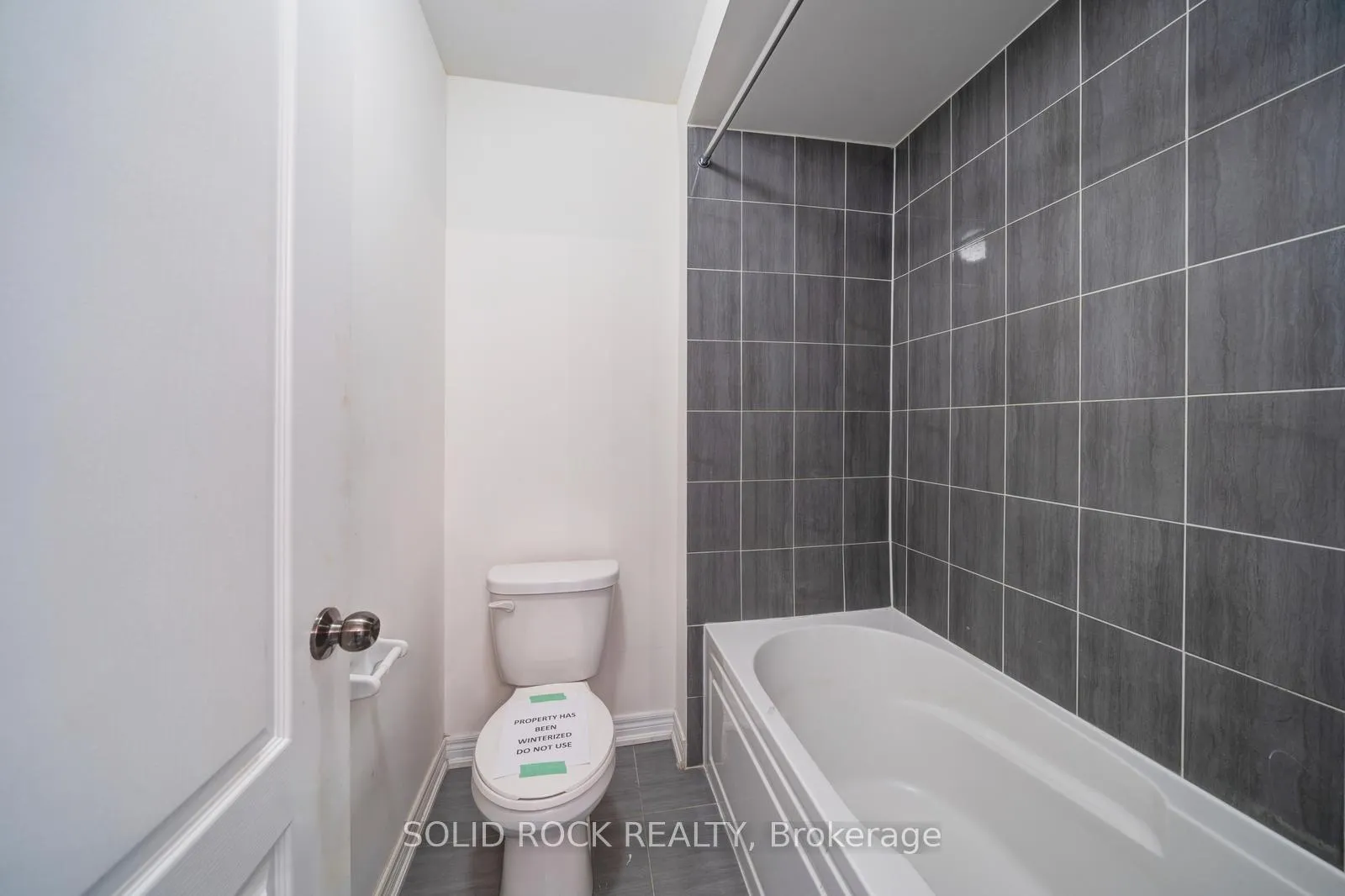 Photo 28 of 22 Tait Crescent, Clarington, Bowmanville — HOMEH