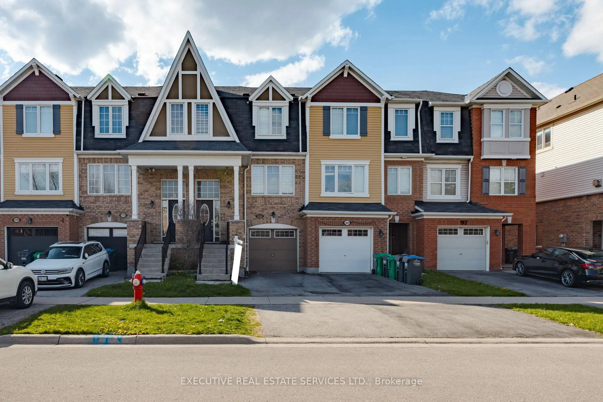 Photo 2 of 101 Mccleave Crescent, Brampton, Fletcher's West — HOMEH