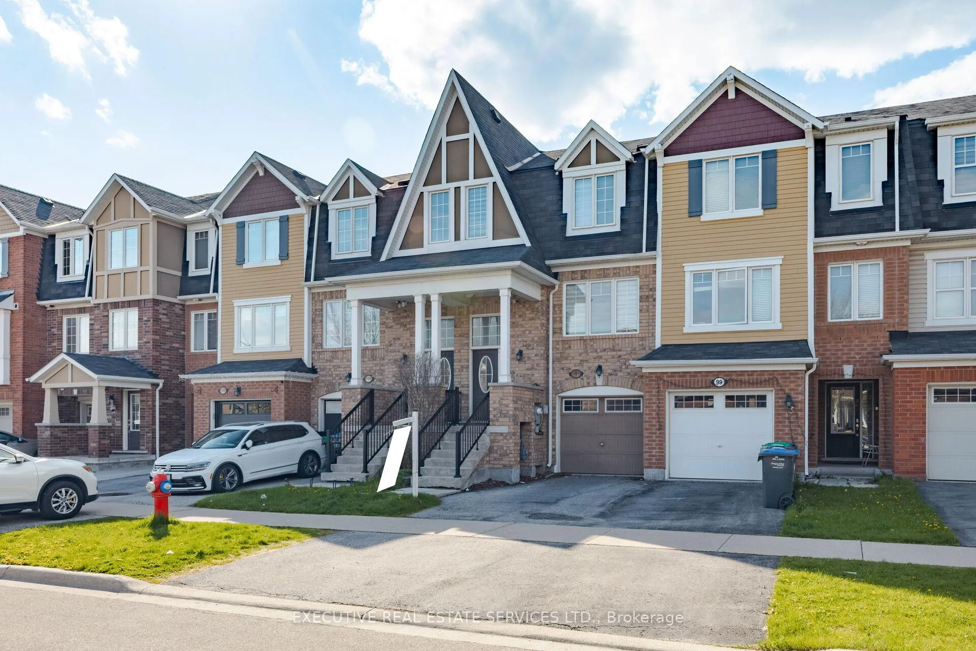 Photo 3 of 101 Mccleave Crescent, Brampton, Fletcher's West — HOMEH