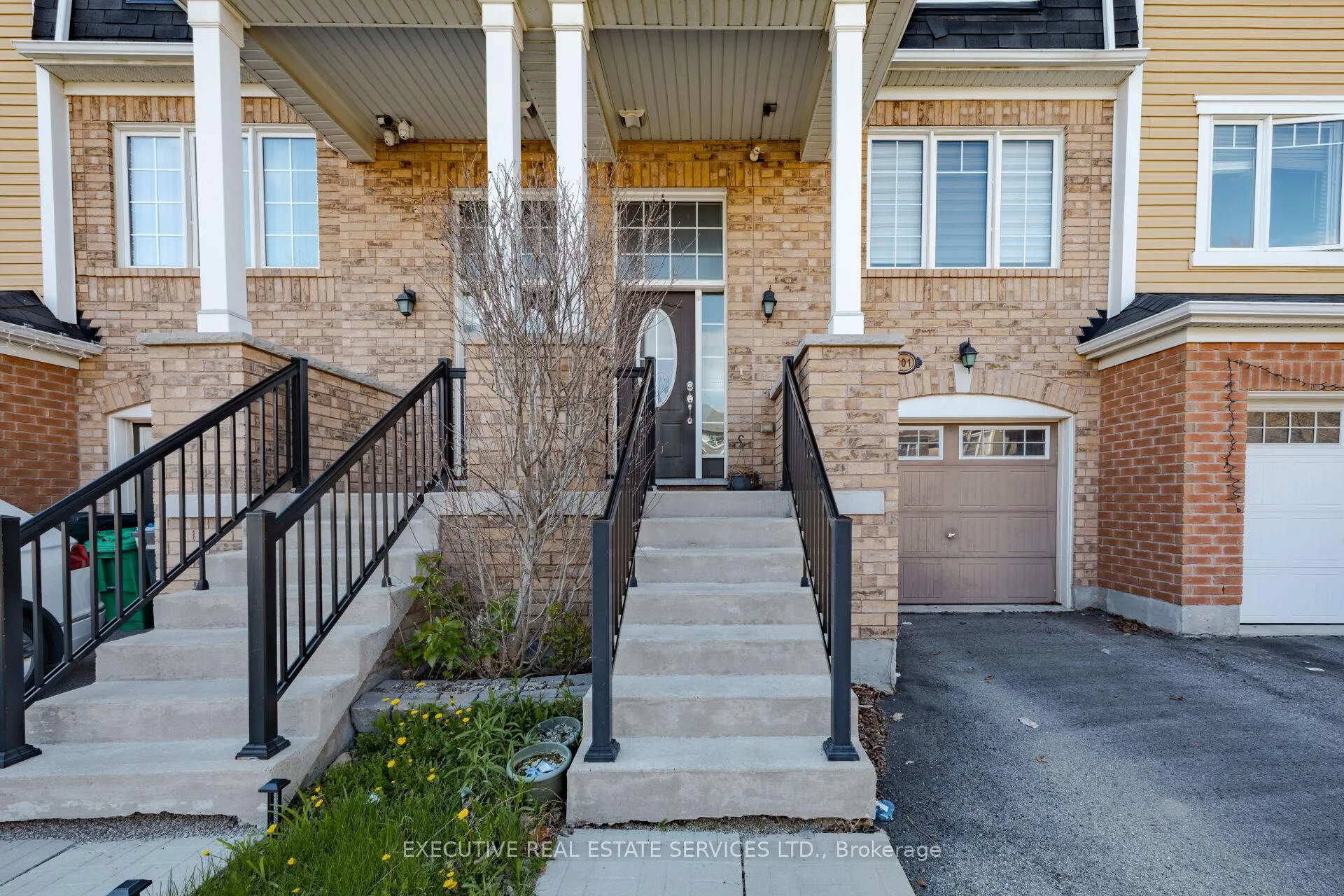 Photo 5 of 101 Mccleave Crescent, Brampton, Fletcher's West — HOMEH