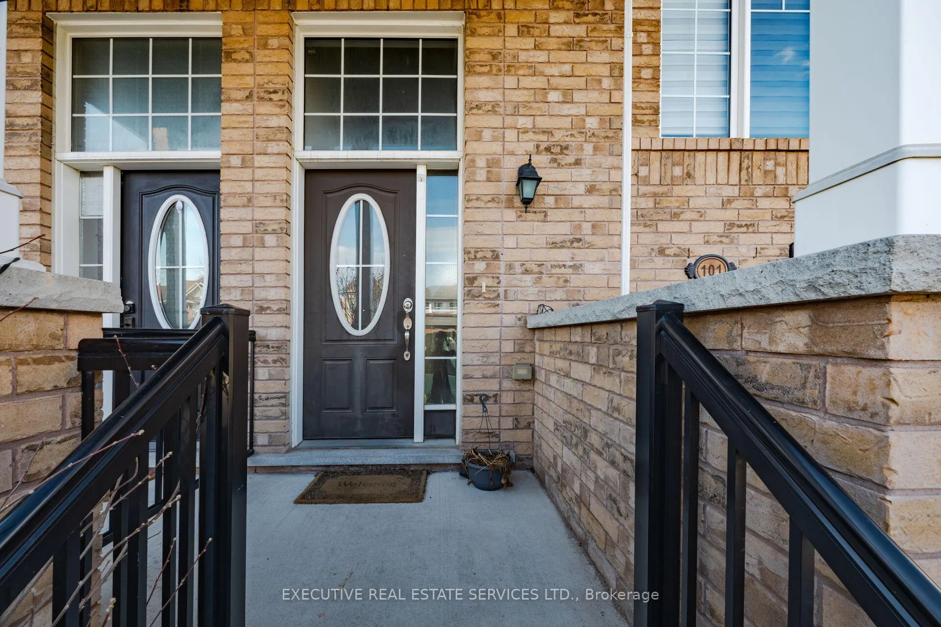 Photo 6 of 101 Mccleave Crescent, Brampton, Fletcher's West — HOMEH