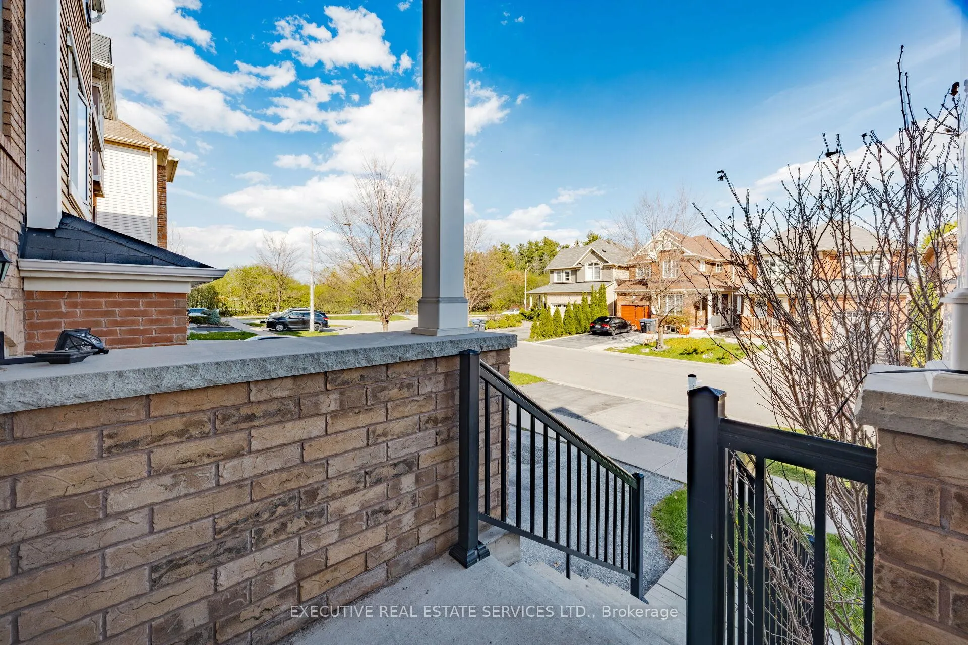 Photo 7 of 101 Mccleave Crescent, Brampton, Fletcher's West — HOMEH