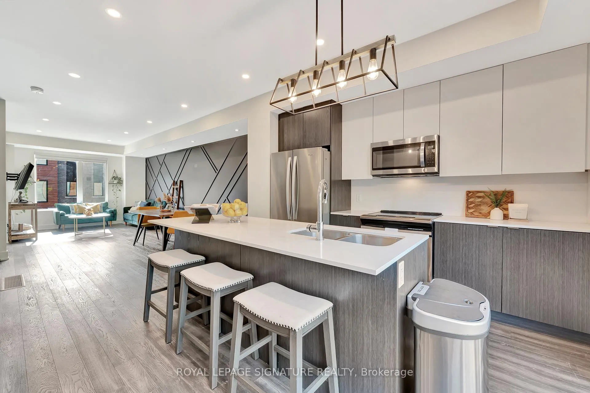 Photo 5 of Unit 4, 107 Concession Street, Cambridge, Christopher-Champlain — HOMEH