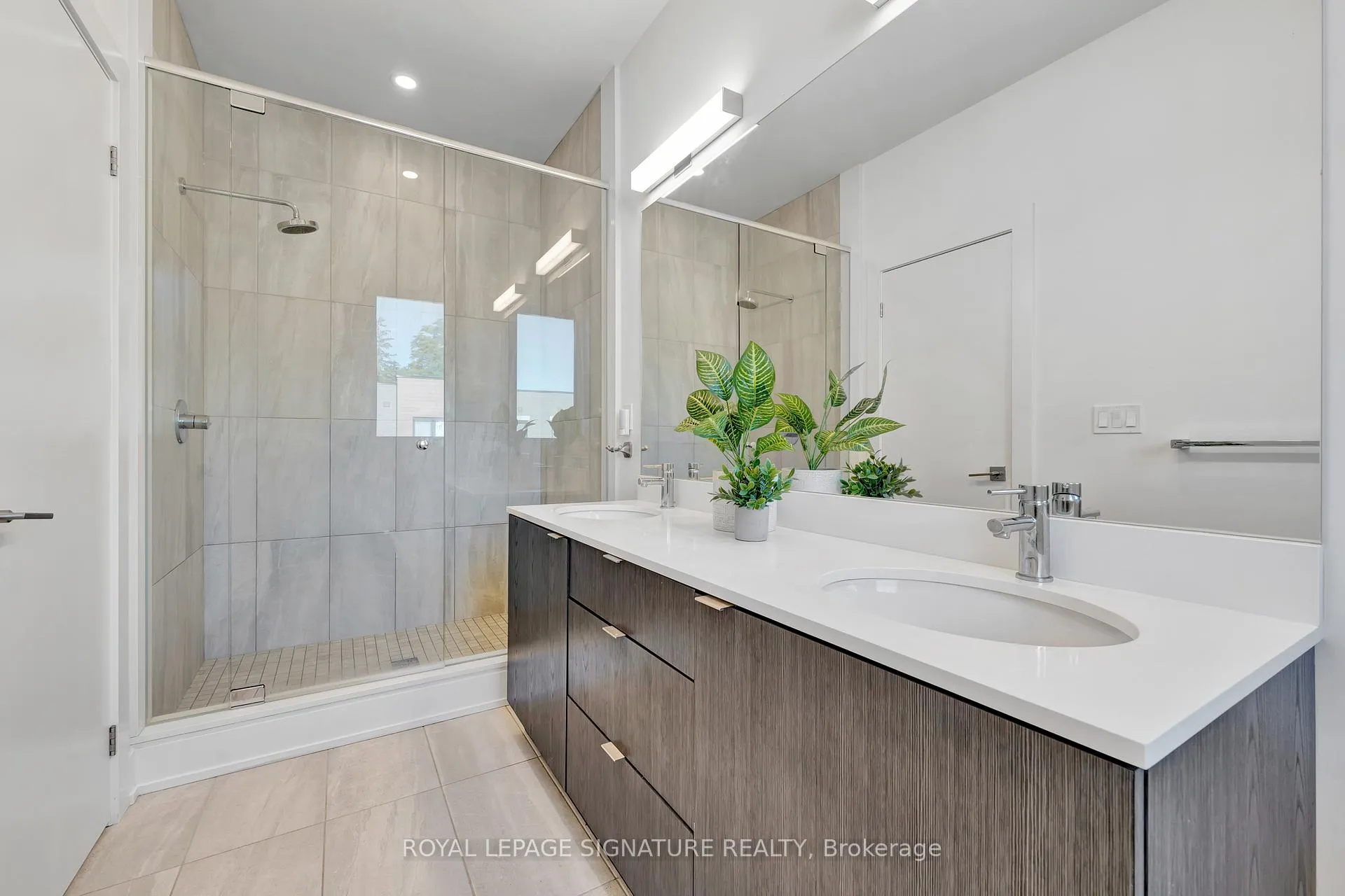 Photo 13 of Unit 4, 107 Concession Street, Cambridge, Christopher-Champlain — HOMEH