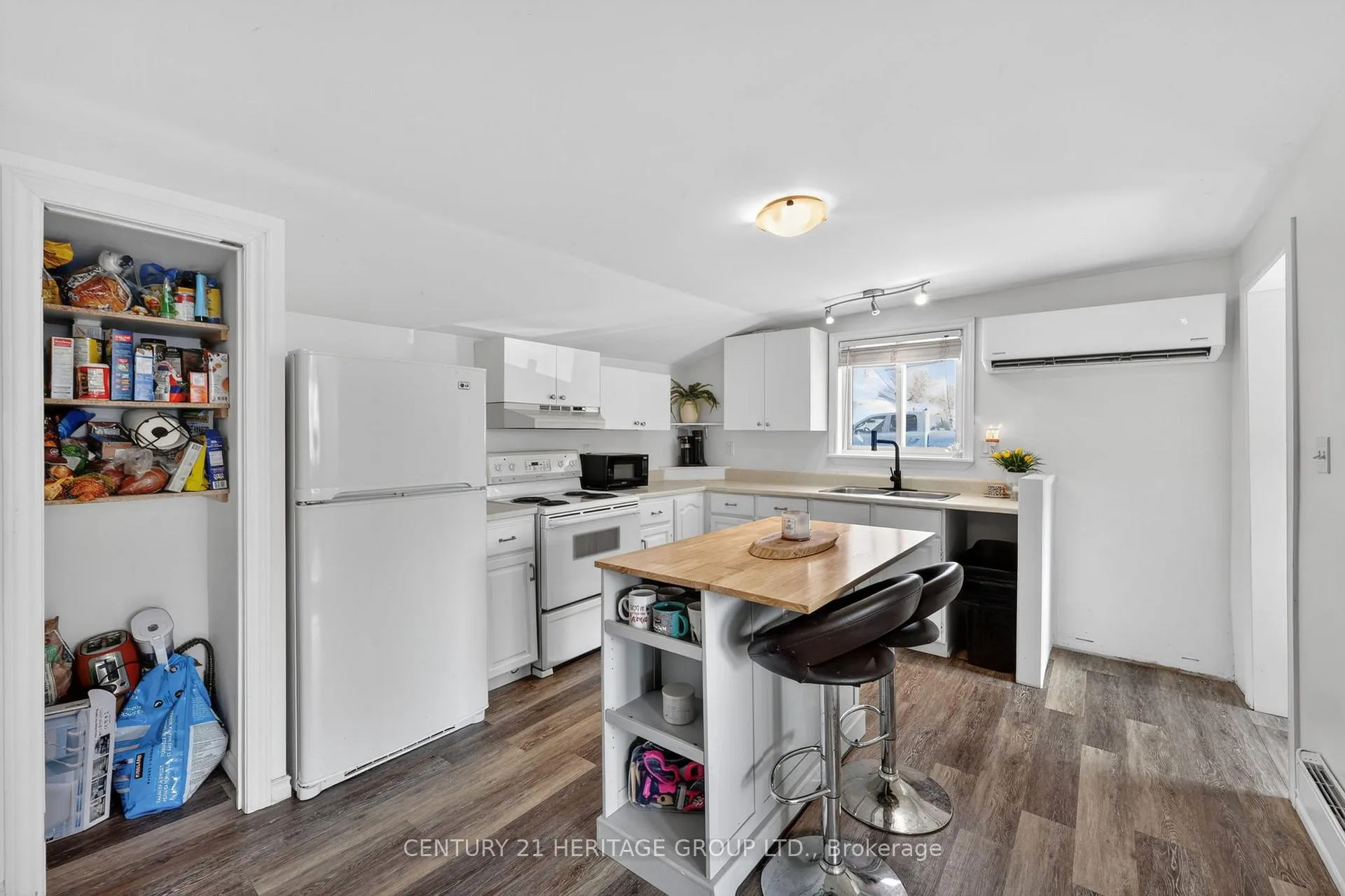 Photo 10 of 153 Veterans Lane, Tay, Victoria Harbour — HOMEH