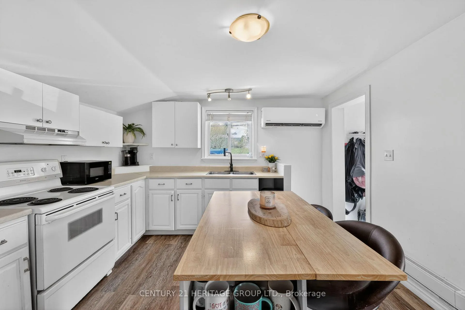 Photo 11 of 153 Veterans Lane, Tay, Victoria Harbour — HOMEH