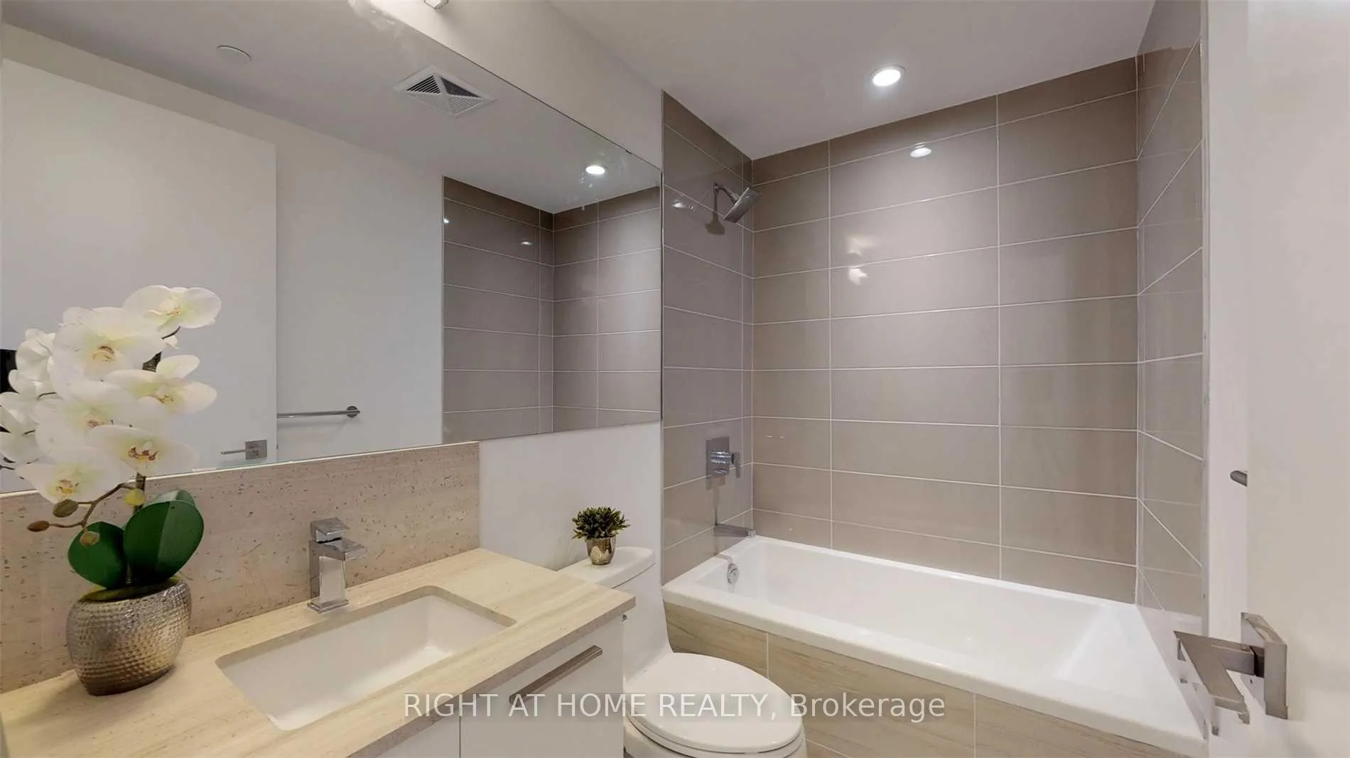 Photo 11 of Unit 2403, 28 Wellesley Street E, Toronto, Church-Yonge Corridor — HOMEH